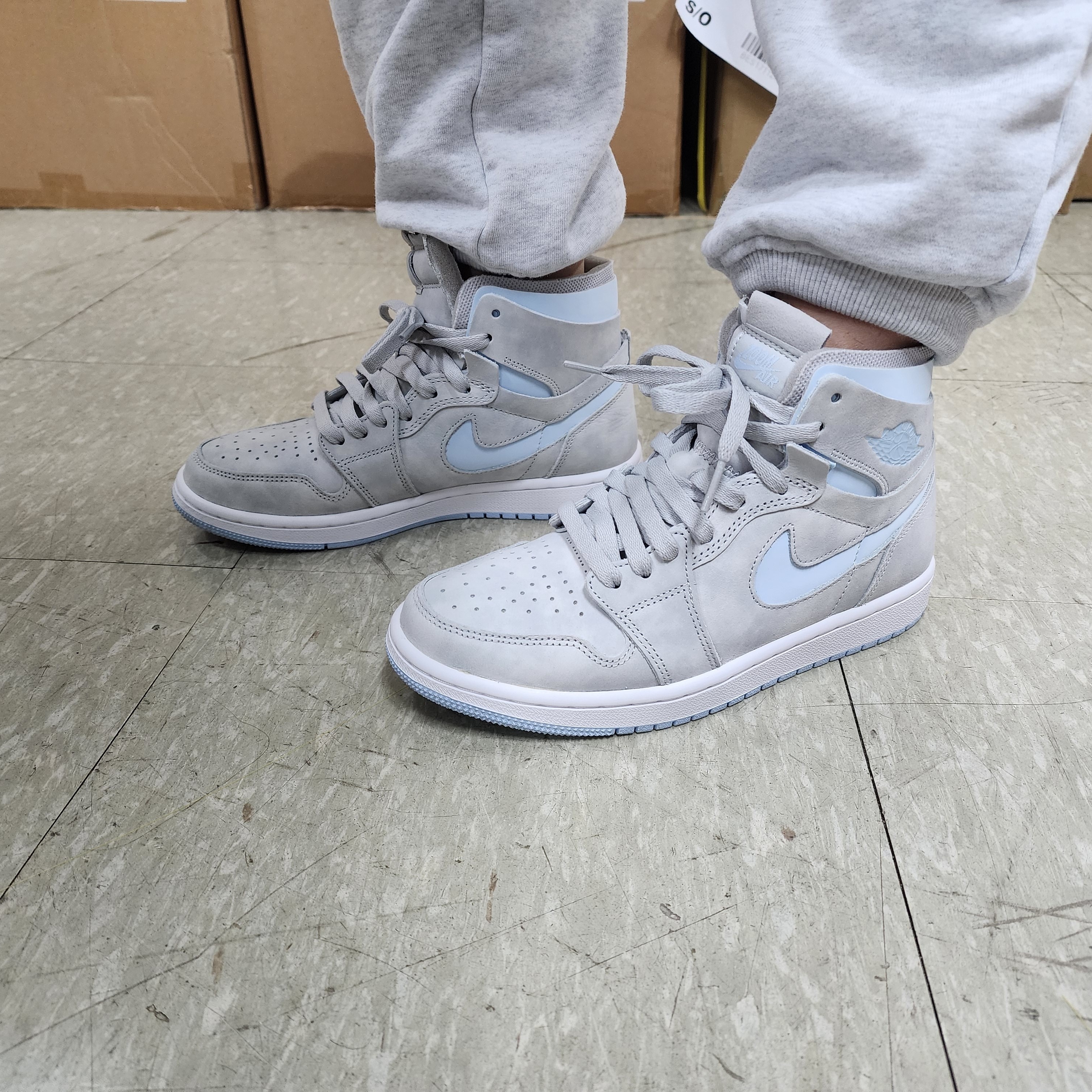 (W) Jordan 1 Zoom Air CMFT Grey Fog and Celestine Blue 착용 스타일