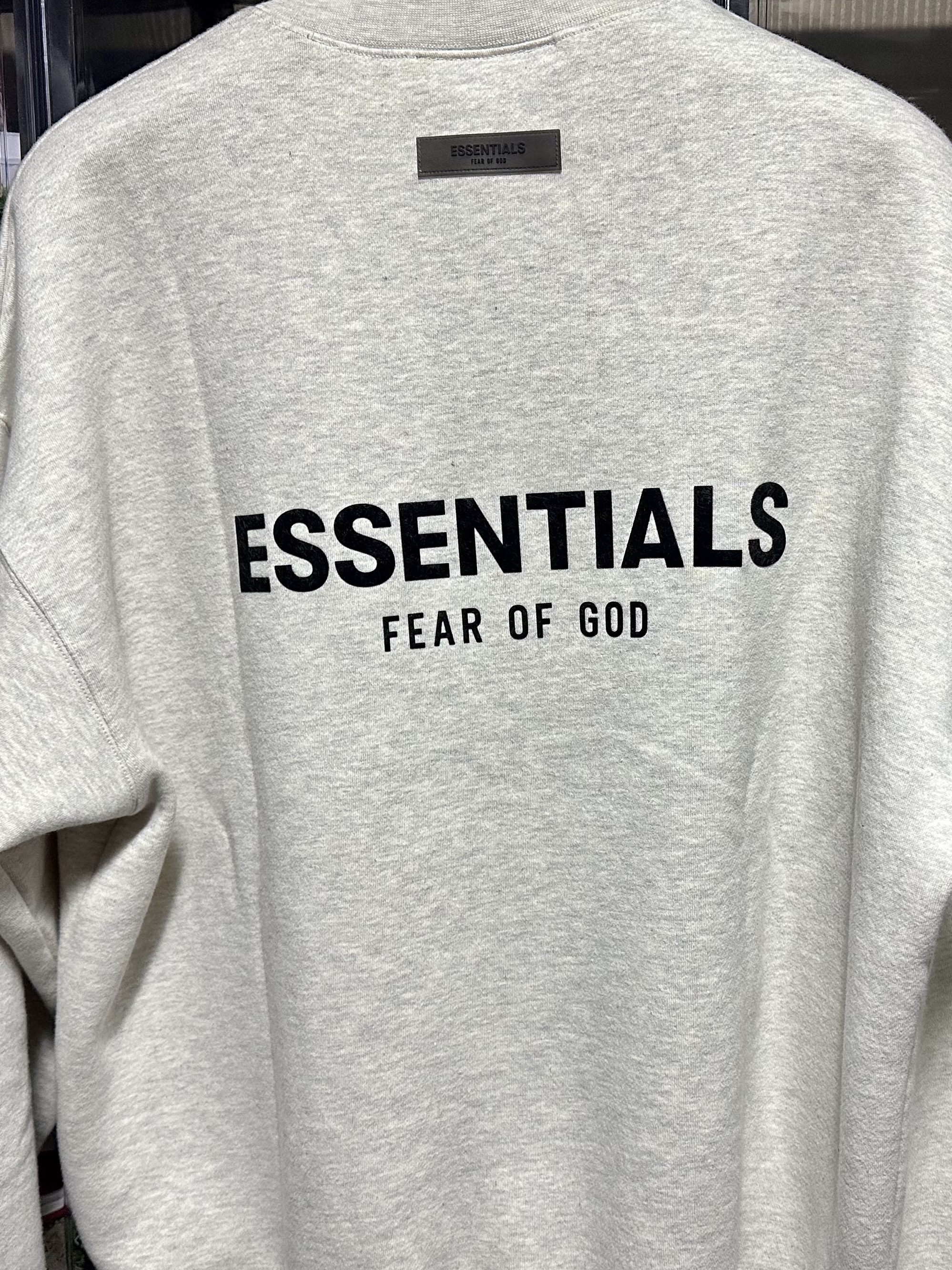 Essentials The Core Collection Crewneck Sweatshirt Light Oatmeal 착용 스타일 - 1