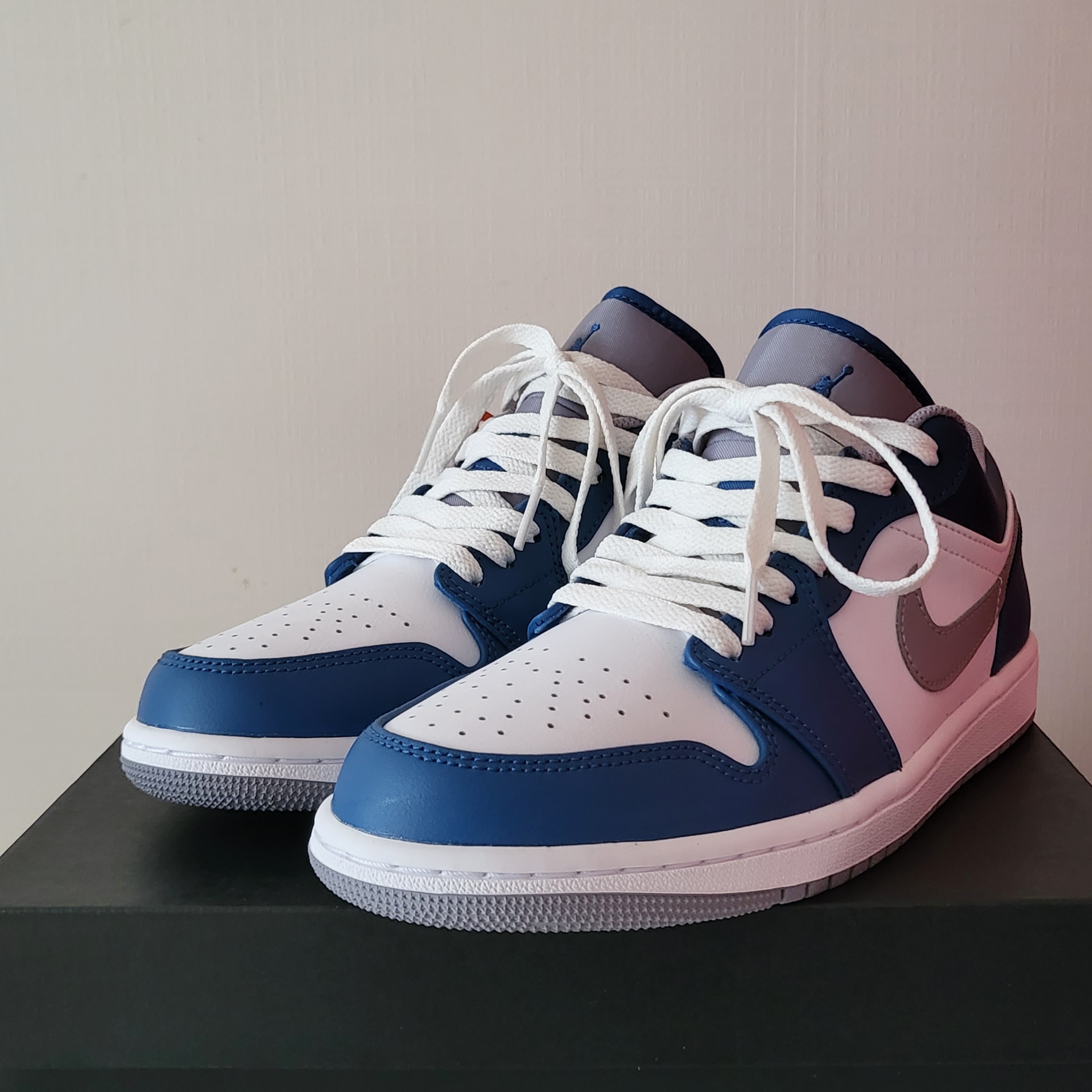 Jordan 1 Low True Blue Cement Grey 착용 스타일