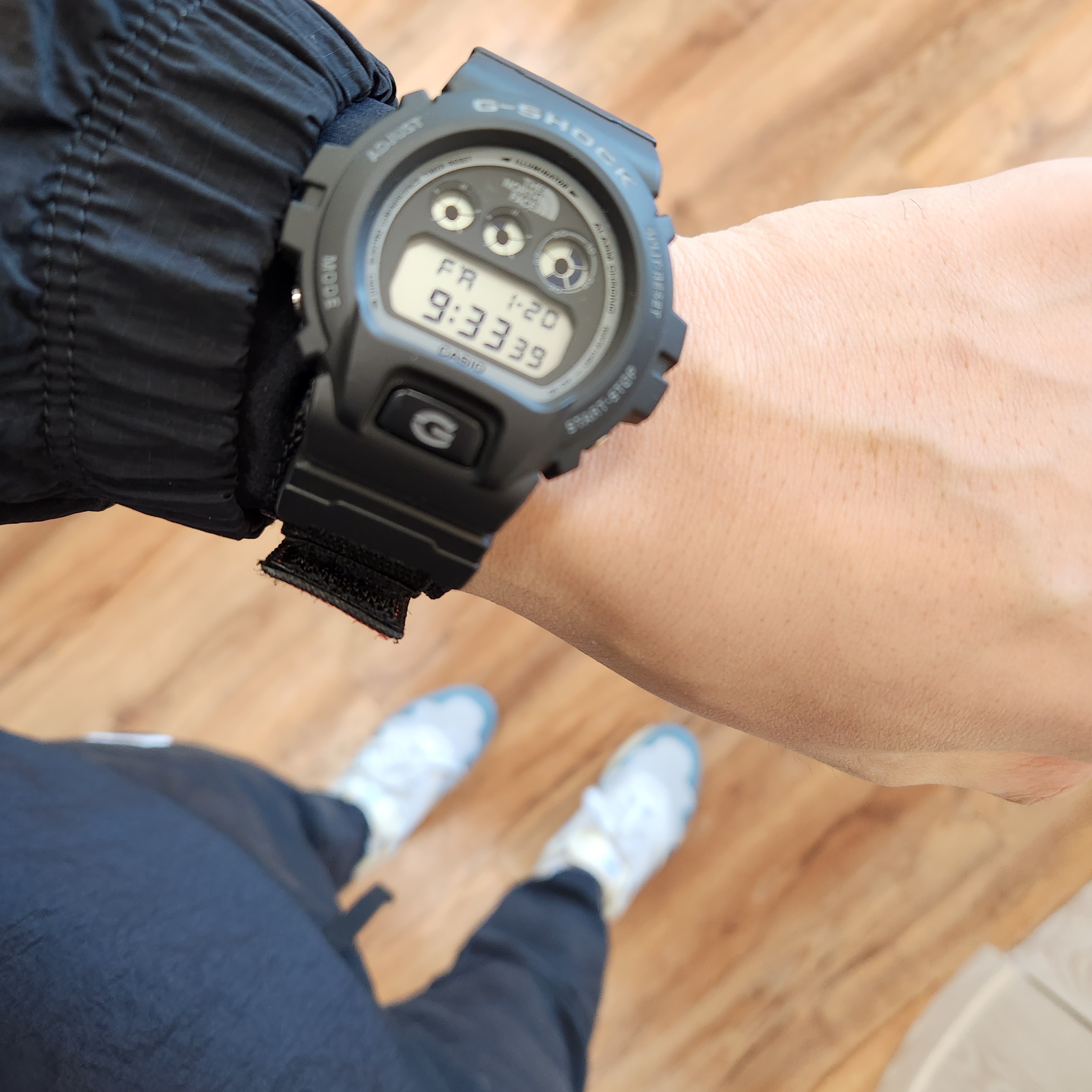 Casio G-Shock x Supreme x The North Face DW-6900 Black, Nike x Patta Air Max 1 Noise Aqua 착용 스타일