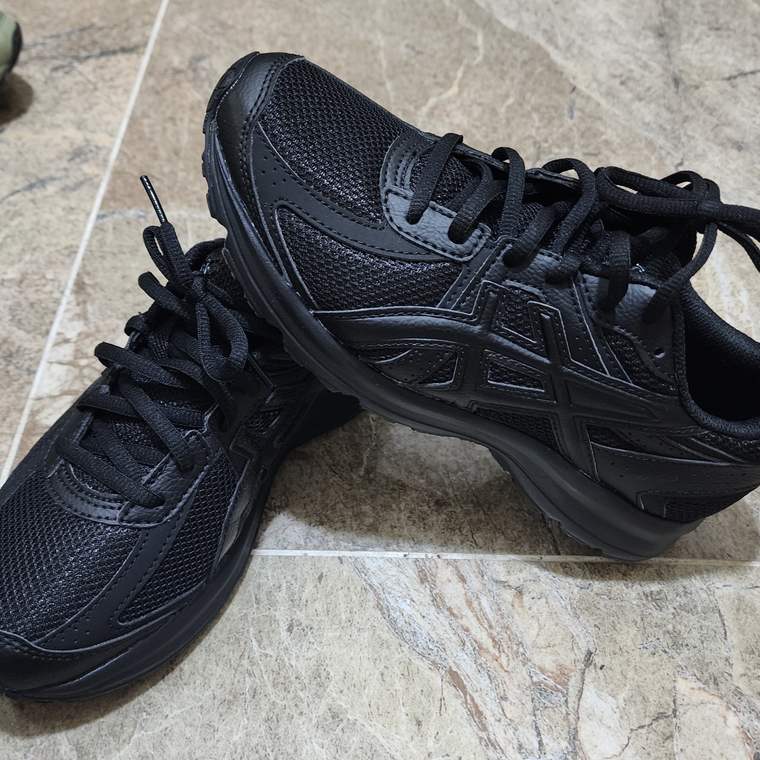 Asics Jog 100 S Black - 2E Wide 착용 스타일