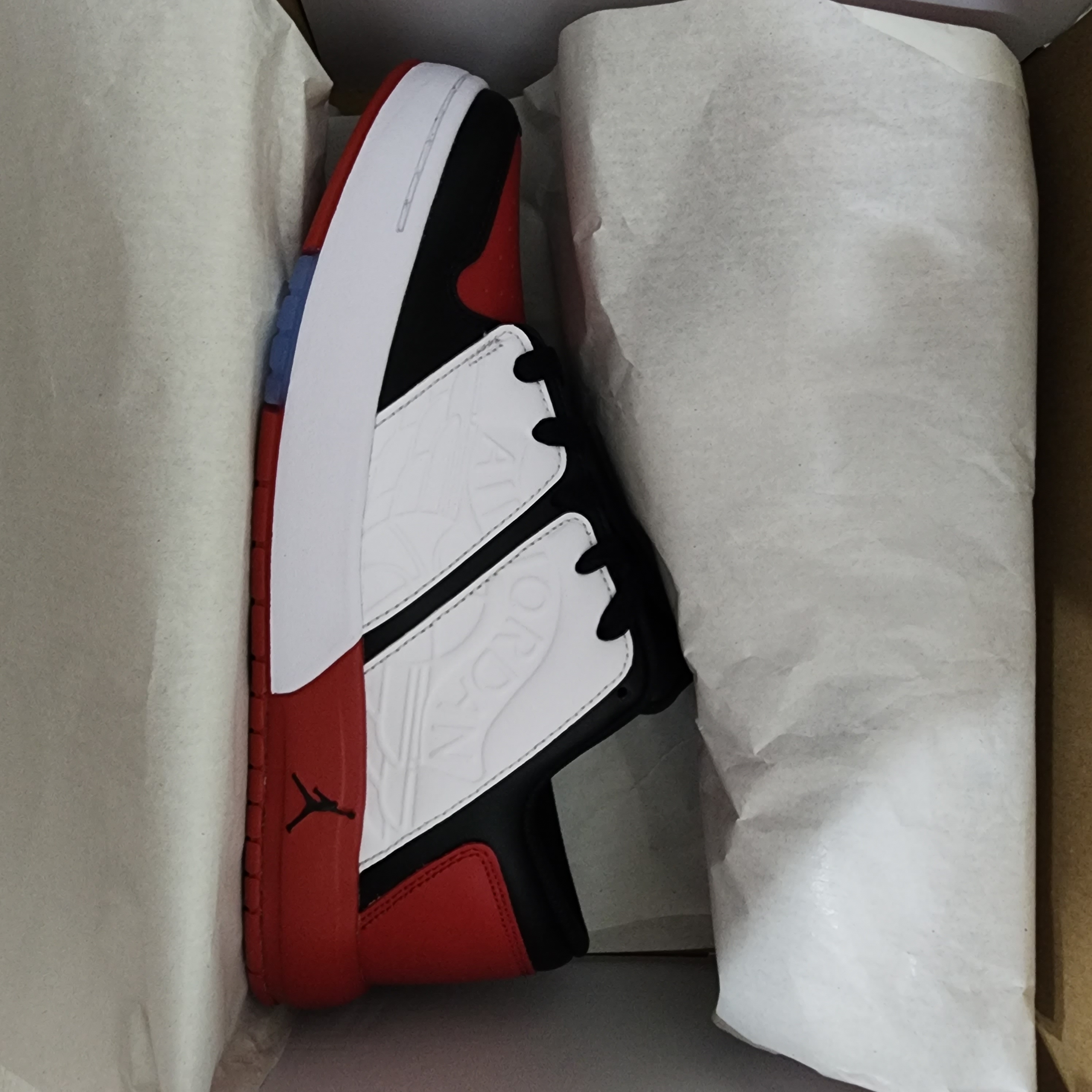 Jordan Nu Retro 1 Low Varsity Red 착용 스타일 - 3
