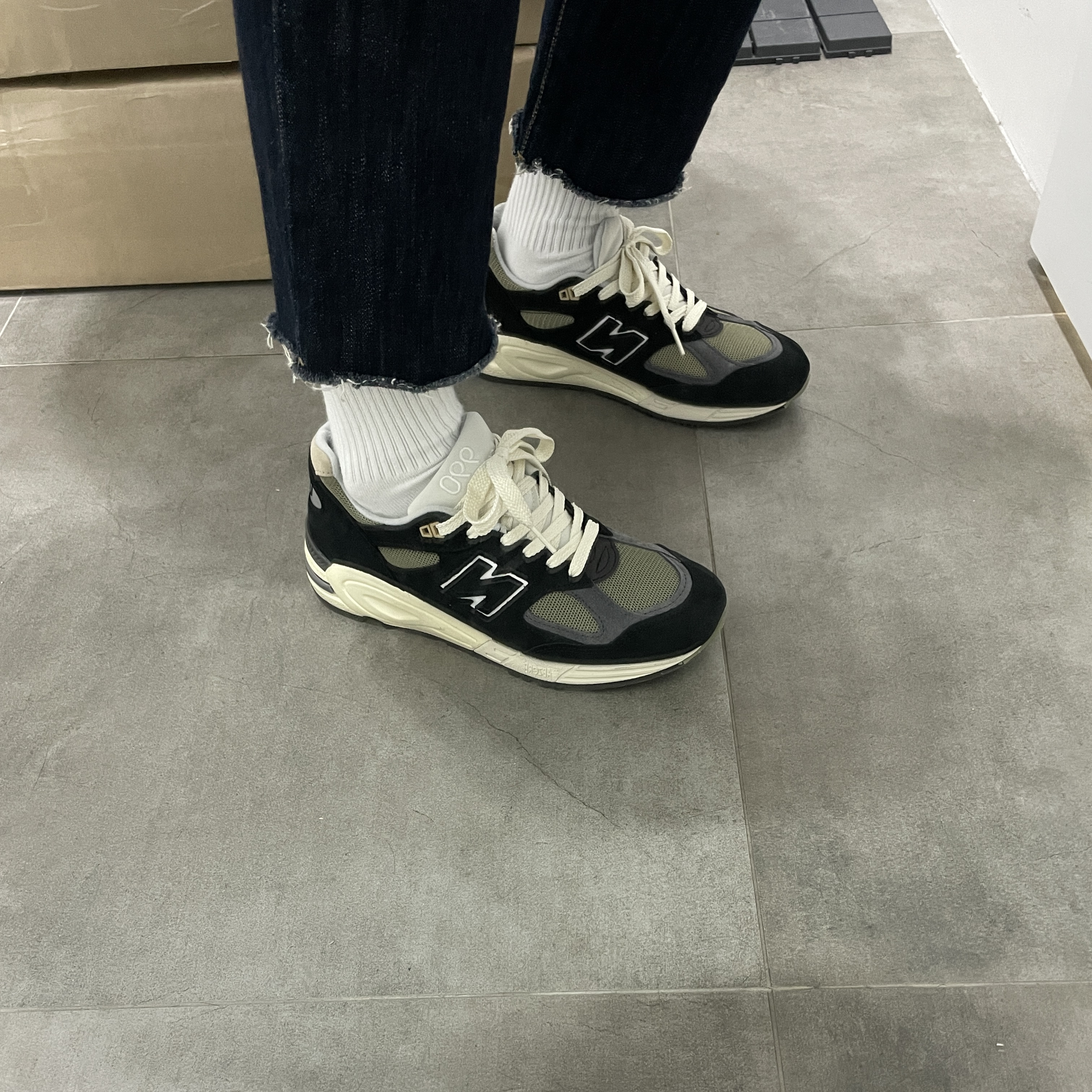 New Balance 990v2 Made in USA Black True camo 착용 스타일 - 2