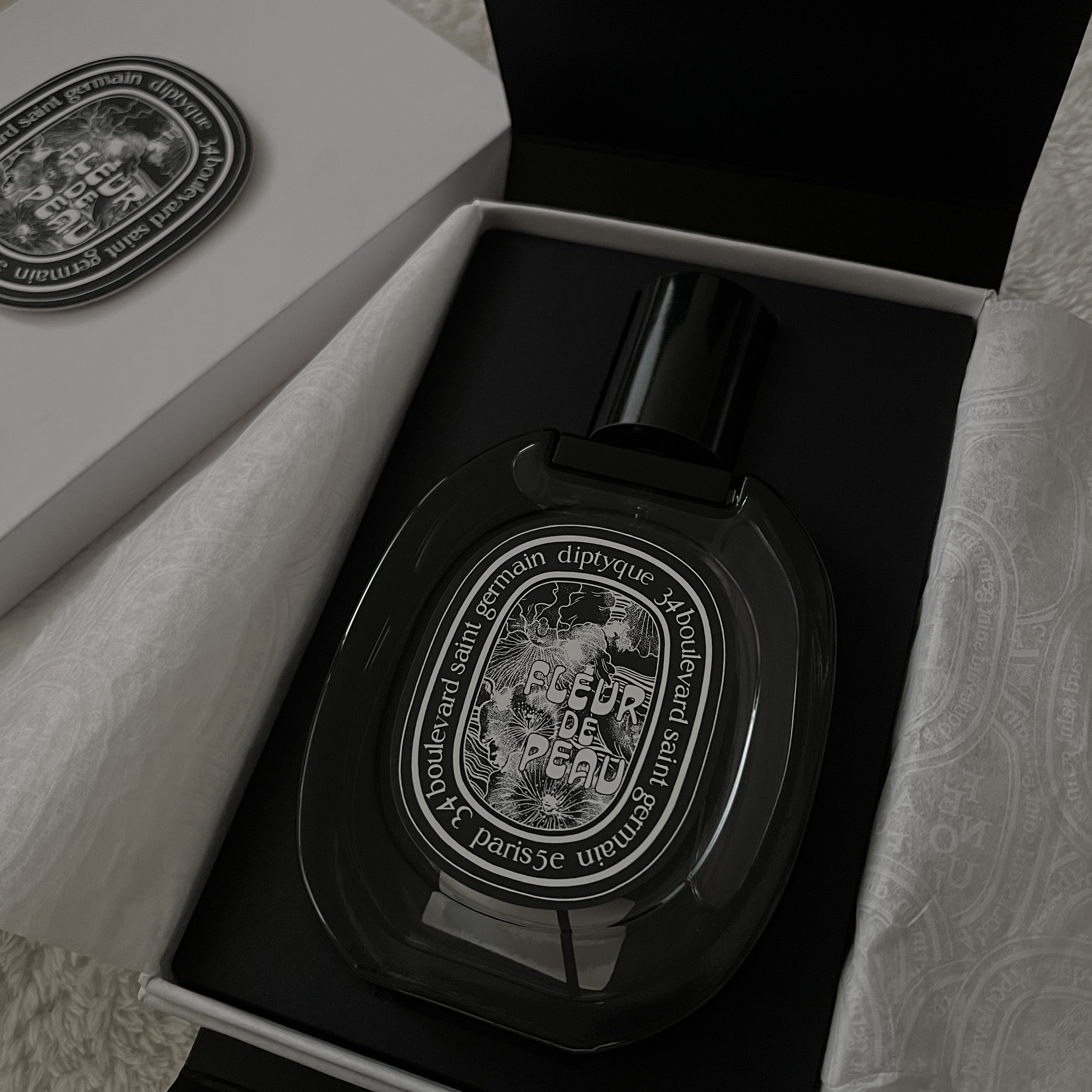 Diptyque Fleur De Peau Eau De Parfum 75ml 착용 스타일 - 1