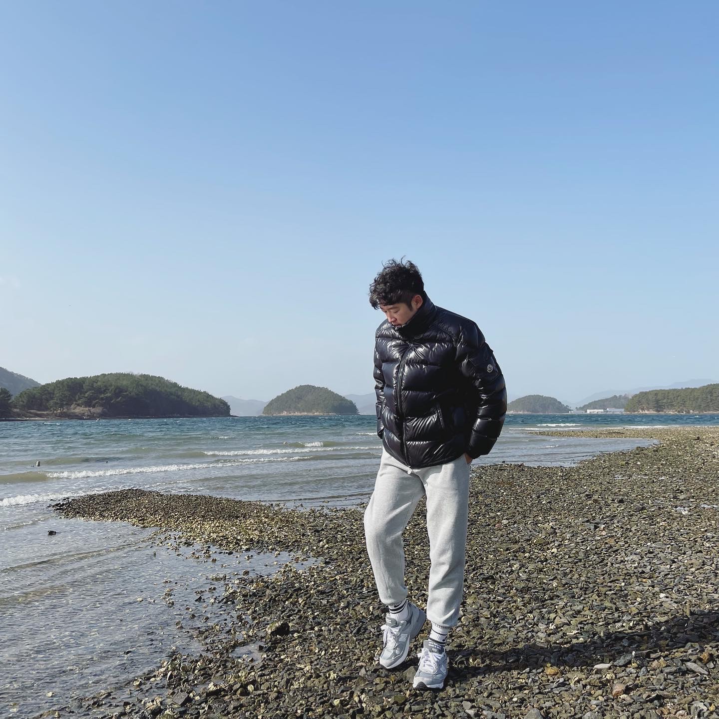 New Balance 993 Made in USA Grey - D Standard, Moncler Maya Short Down Jacket Black - 22FW 착용 스타일