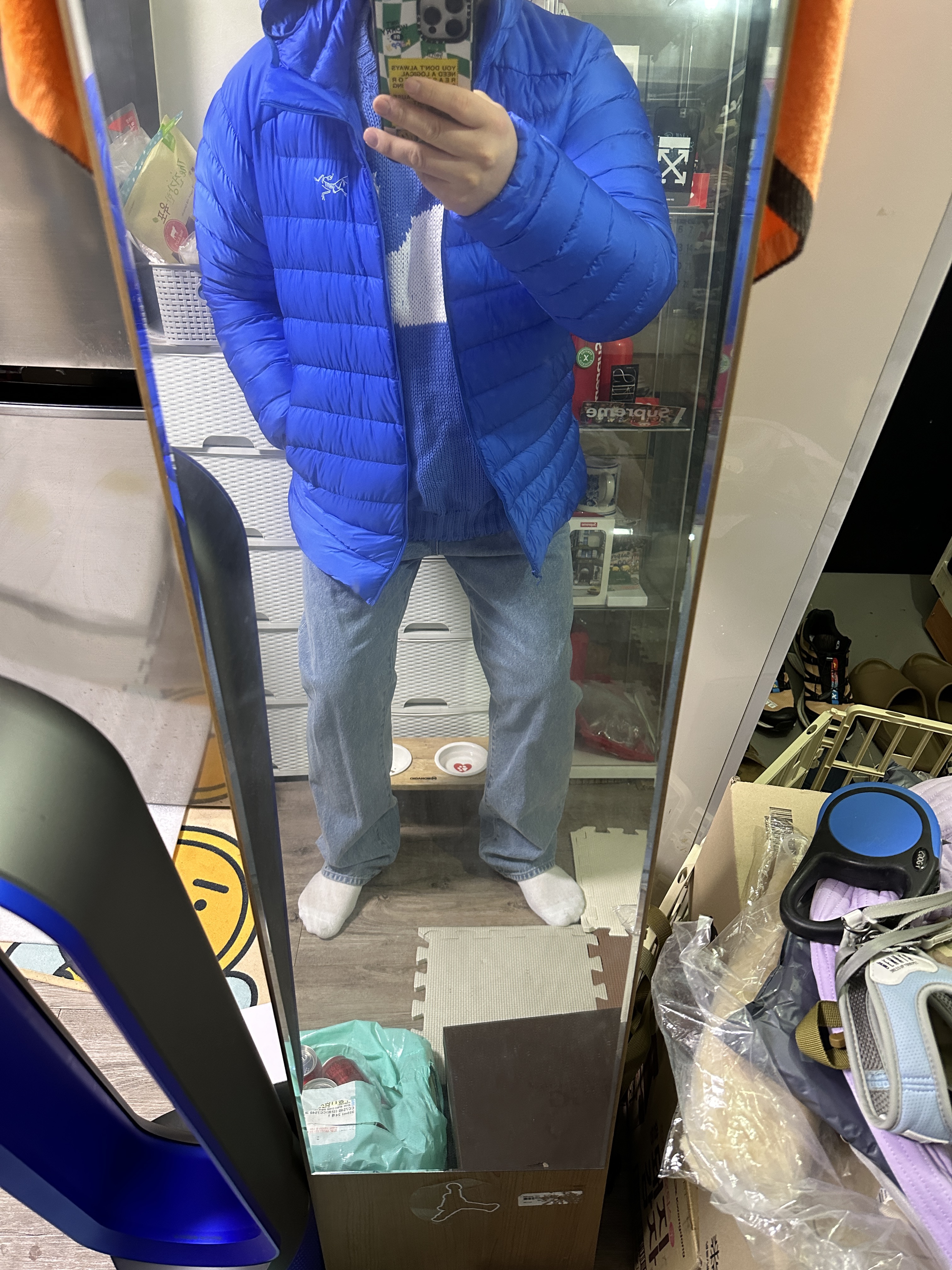 Arc'teryx Cerium LT Hoody Black, Supreme x Burberry Regular Jean Washed Blue - 22SS 착용 스타일 - 1