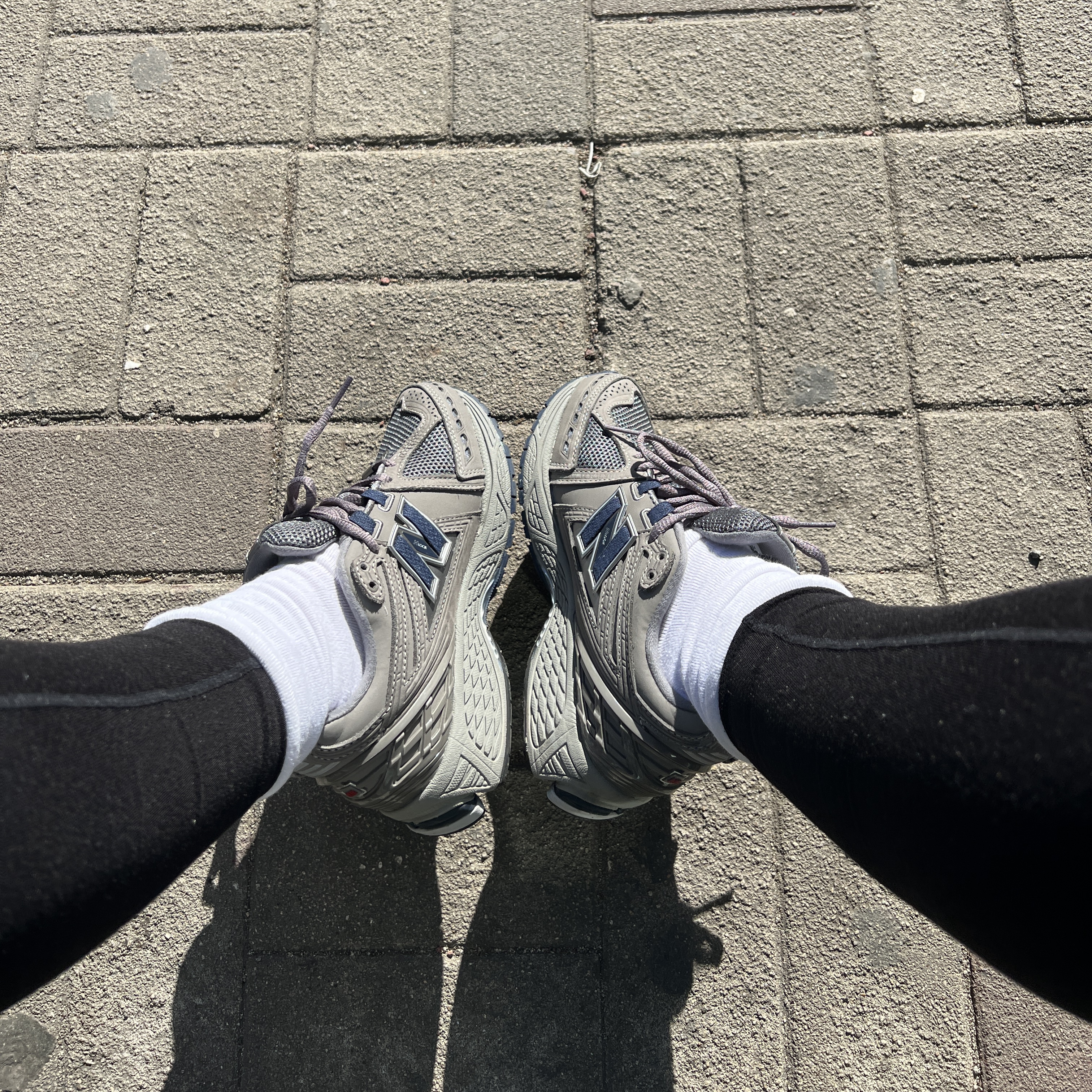 New Balance 1906R Charcoal Grey 착용 스타일
