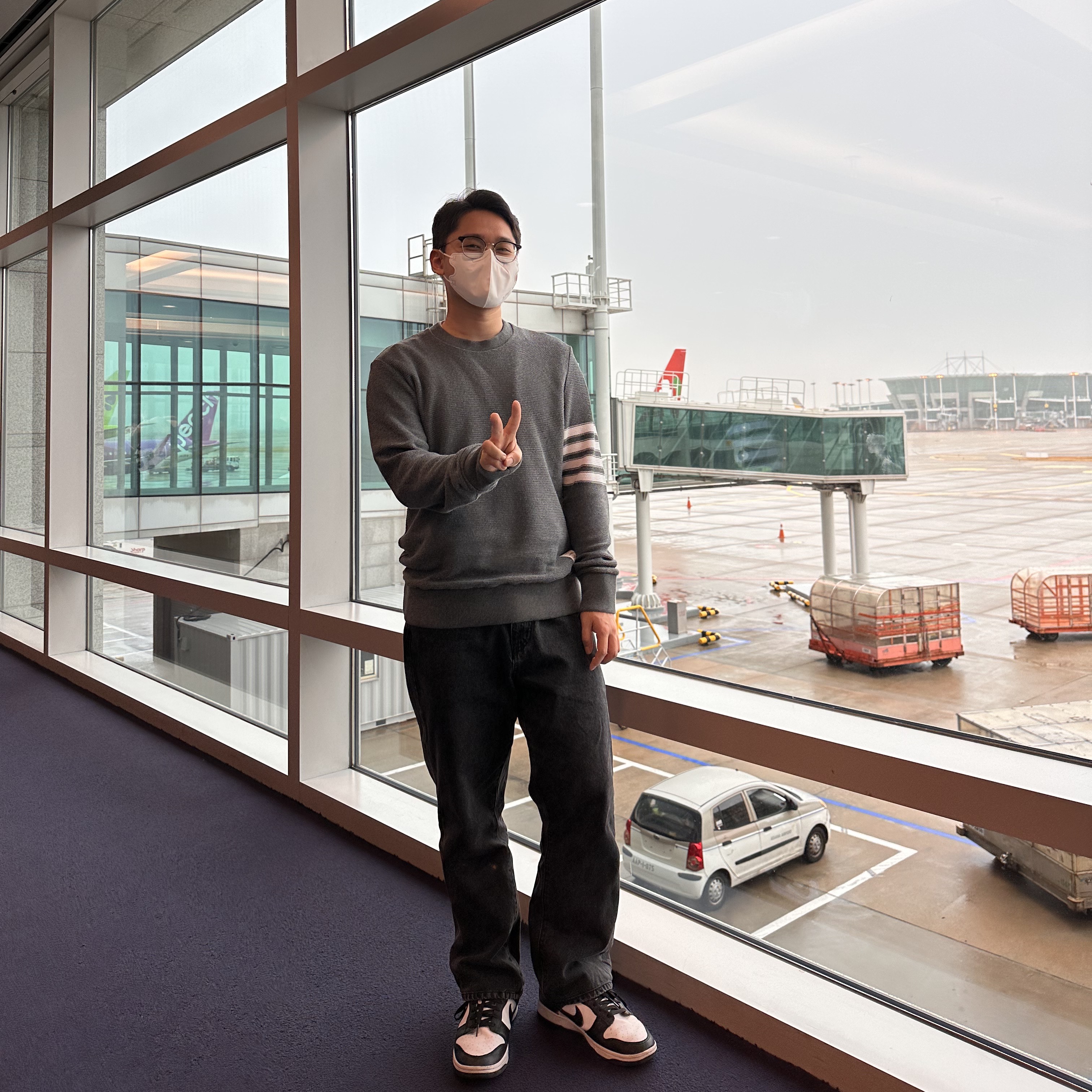 Nike Dunk Low Retro Black, Thom Browne Open Raschel Stitch 4-Bar Sweatshirt Medium Grey 착용 스타일