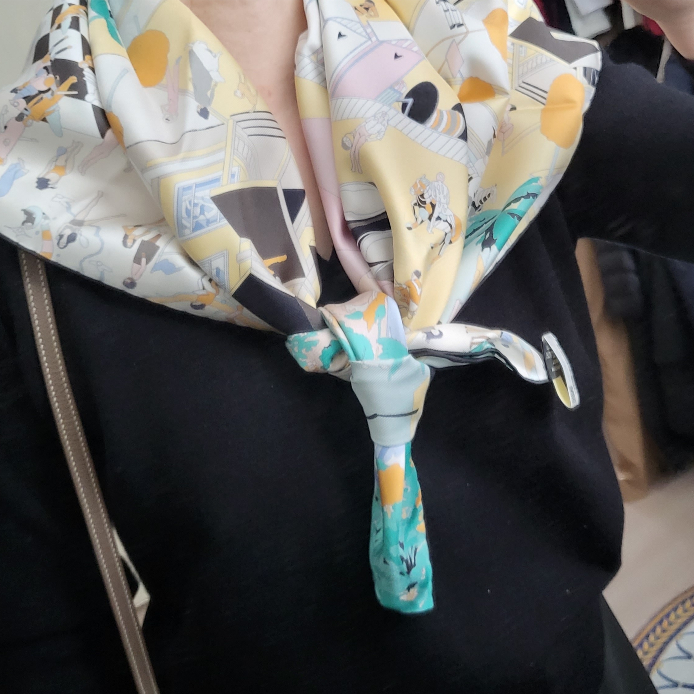 (W) Hermes on The Beach Scarf 90 Creme Menthol Ebene 착용 스타일 - 1