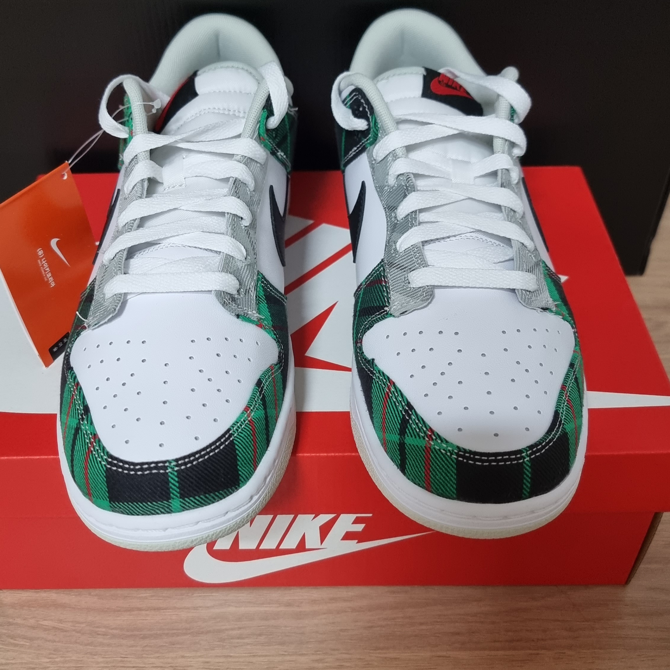 Nike Dunk Low Retro PRM White and Black 착용 스타일 - 1
