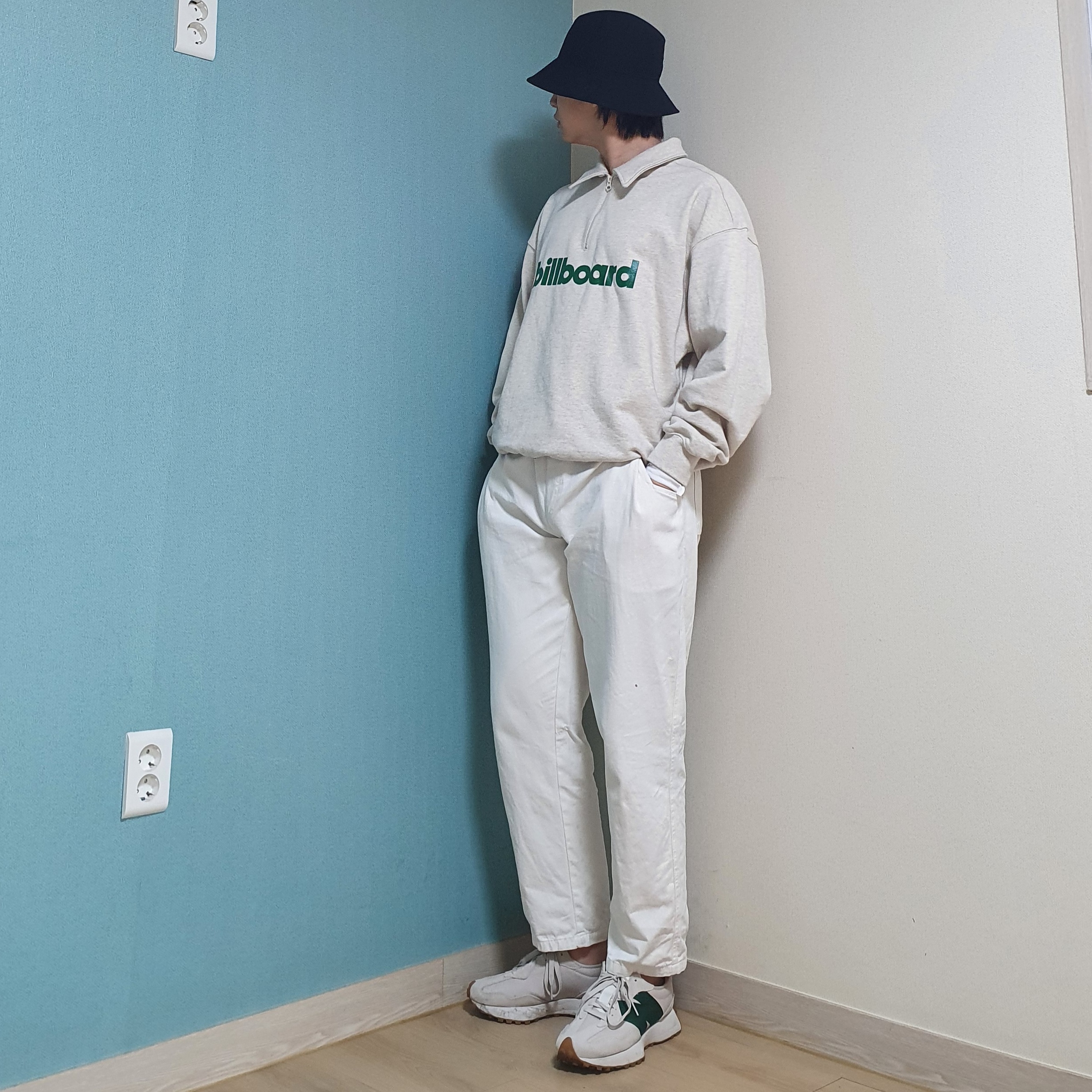 New Balance 327 Timberwolf 착용 스타일 - 3