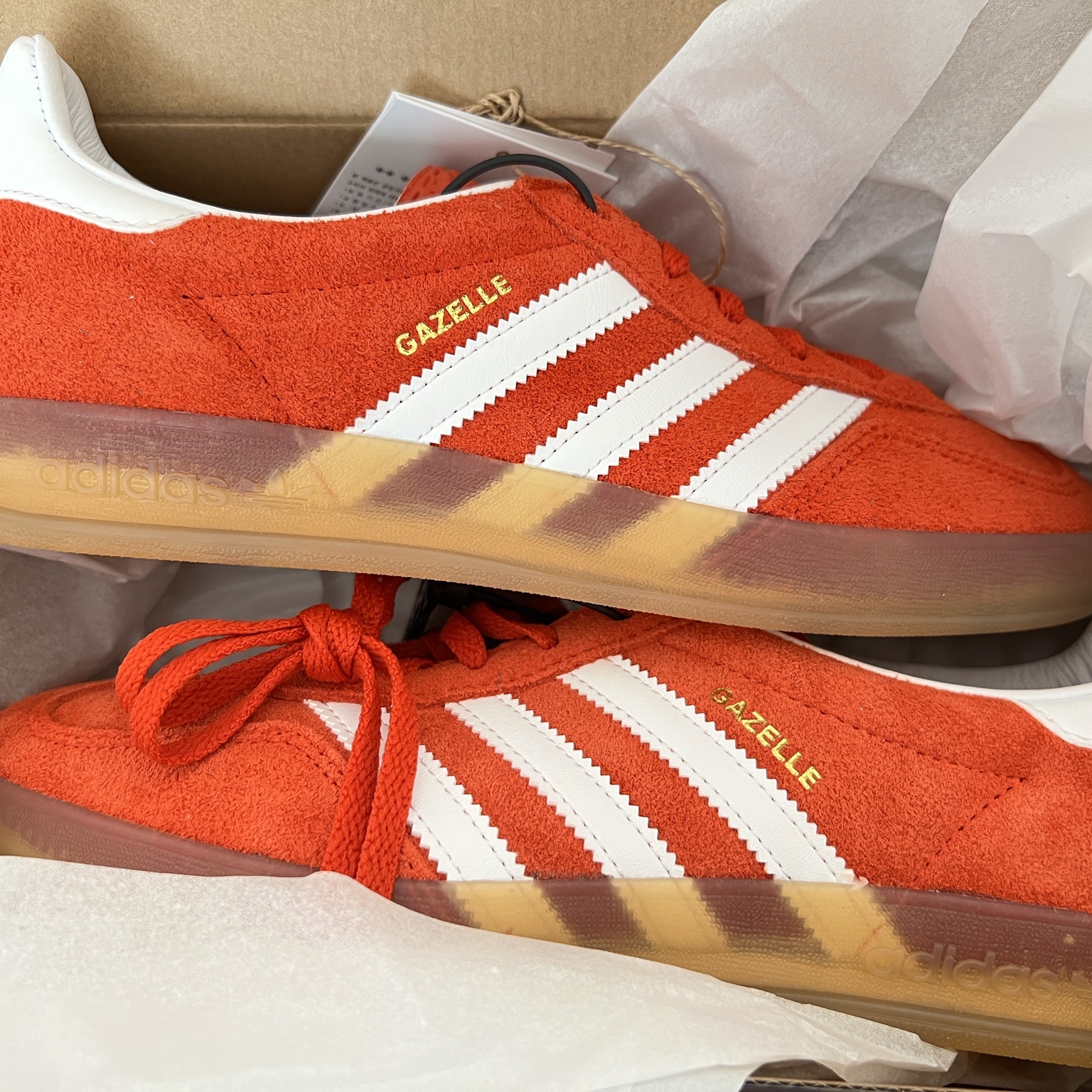 (W) Adidas Gazelle Indoor Bold Orange Cloud White 착용 스타일