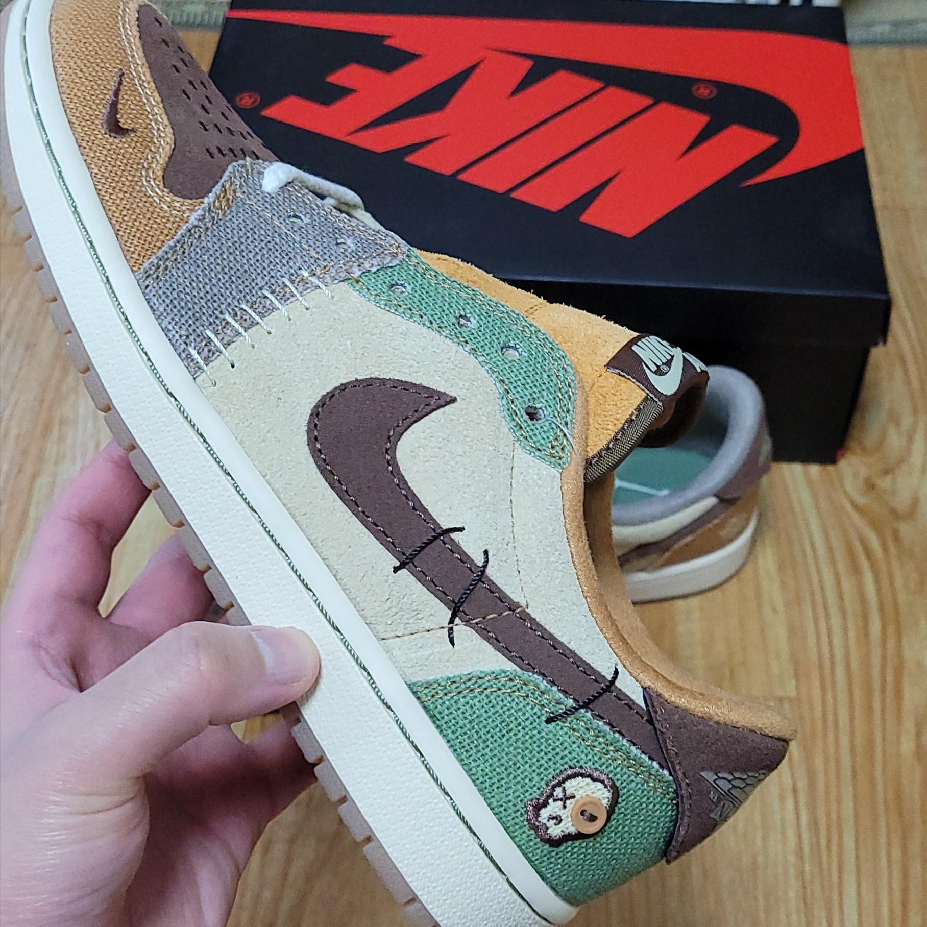 Jordan 1 x Zion Williamson Retro Low OG Flax and Oil Green 착용 스타일 - 2