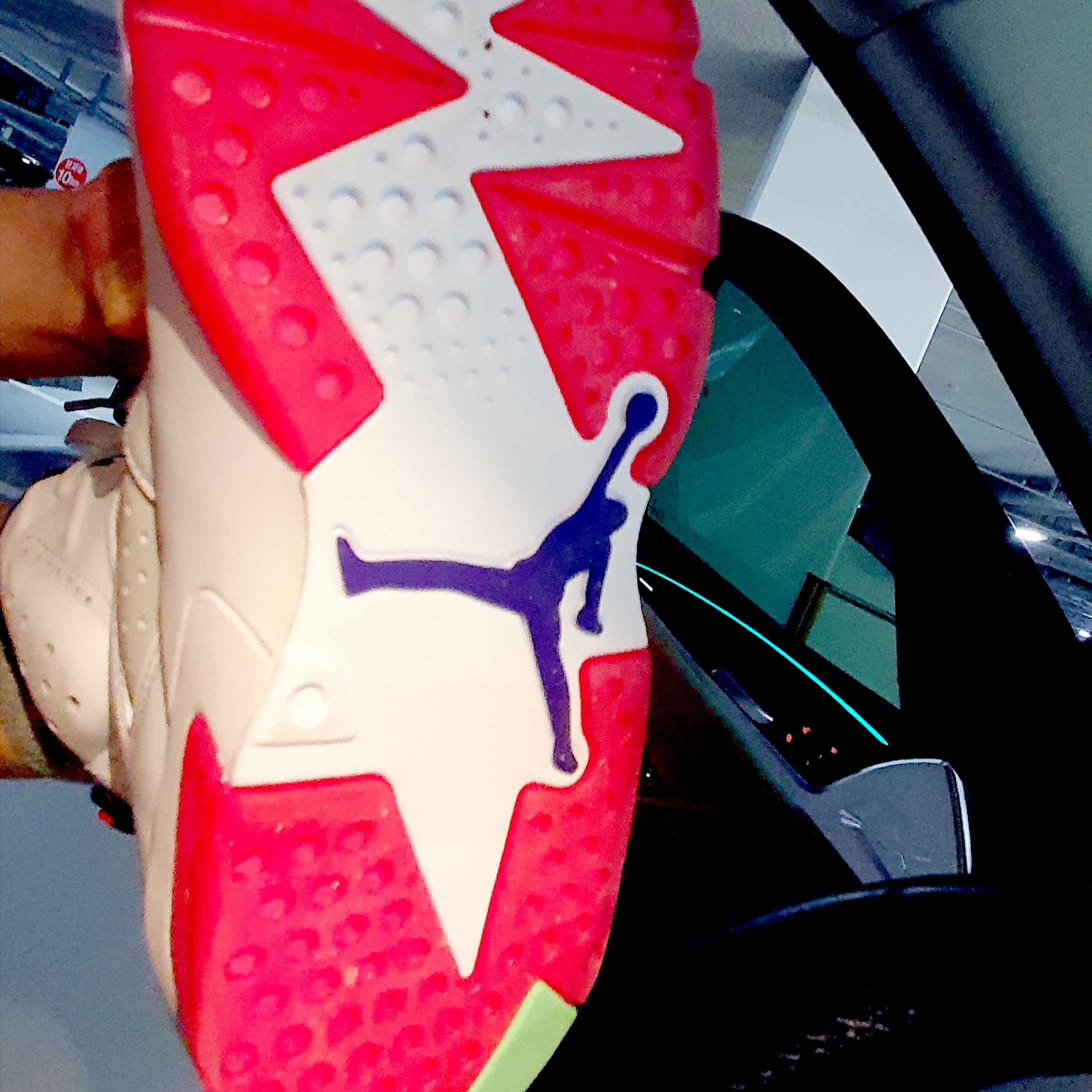 Jordan 6 Retro Hare 착용 스타일 - 2
