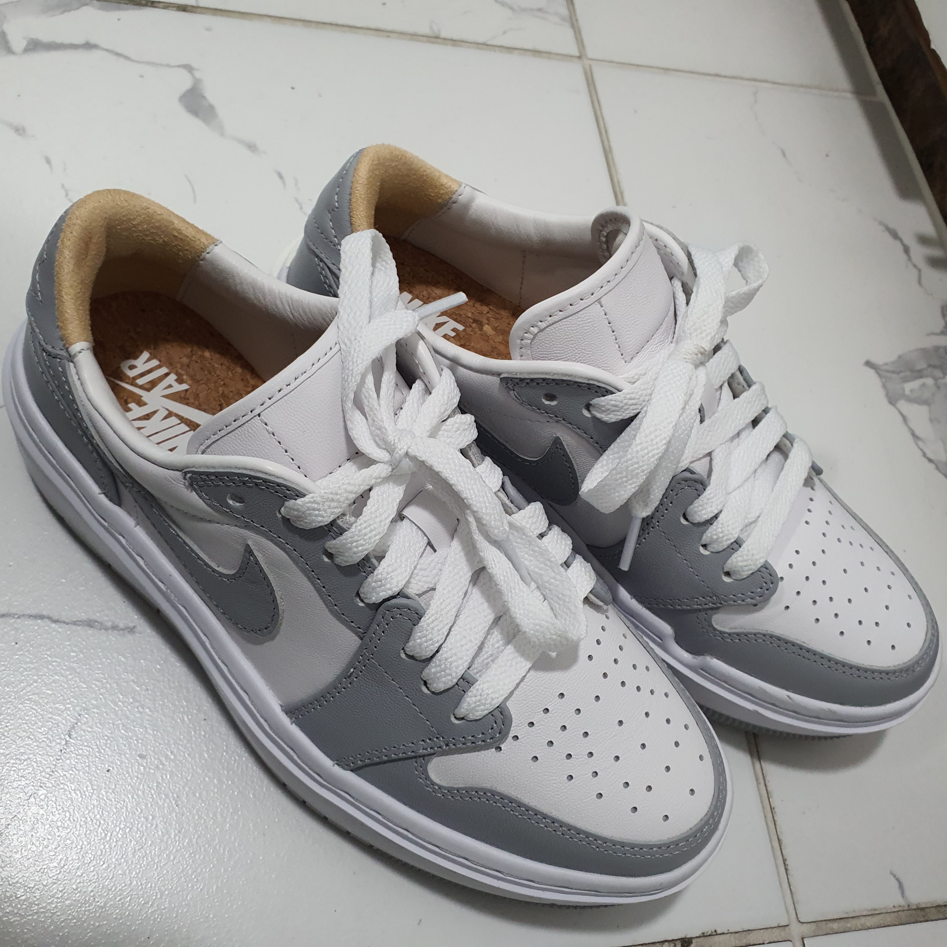 (W) Jordan 1 Elevate Low White and Wolf Grey 착용 스타일 - 2