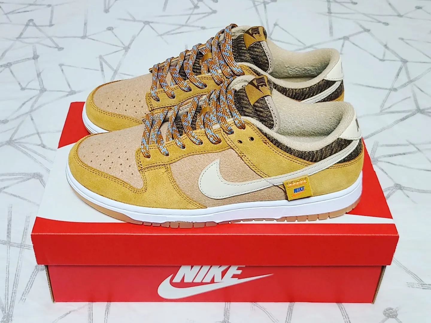 Nike Dunk Low SE Praline Desert Ochre 착용 스타일 - 2