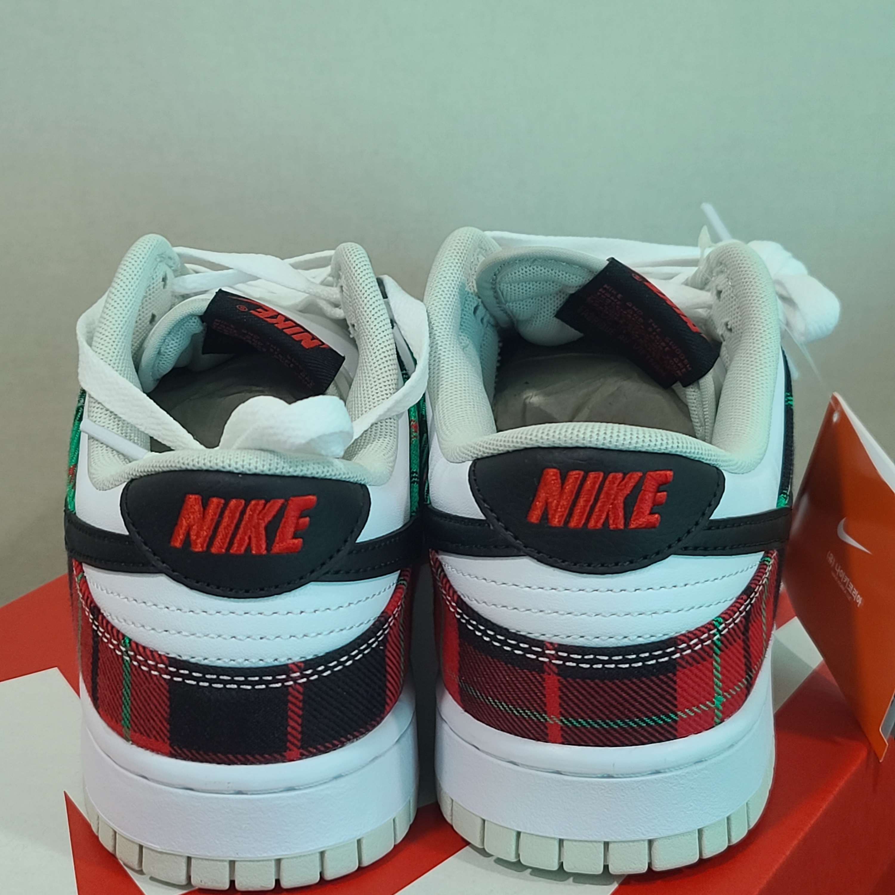 Nike Dunk Low Retro PRM White and Black 착용 스타일 - 3
