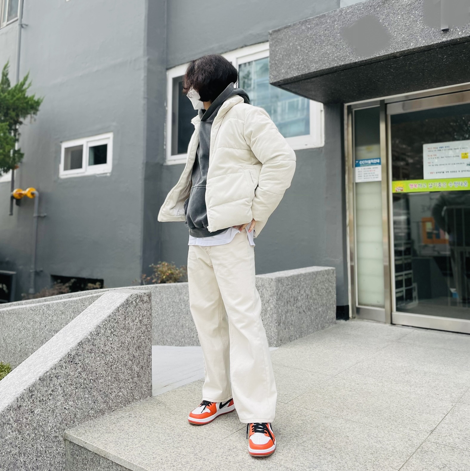 IAB Studio Pigment Hoodie & Sack Black, Jordan 1 Low OG Starfish 착용 스타일