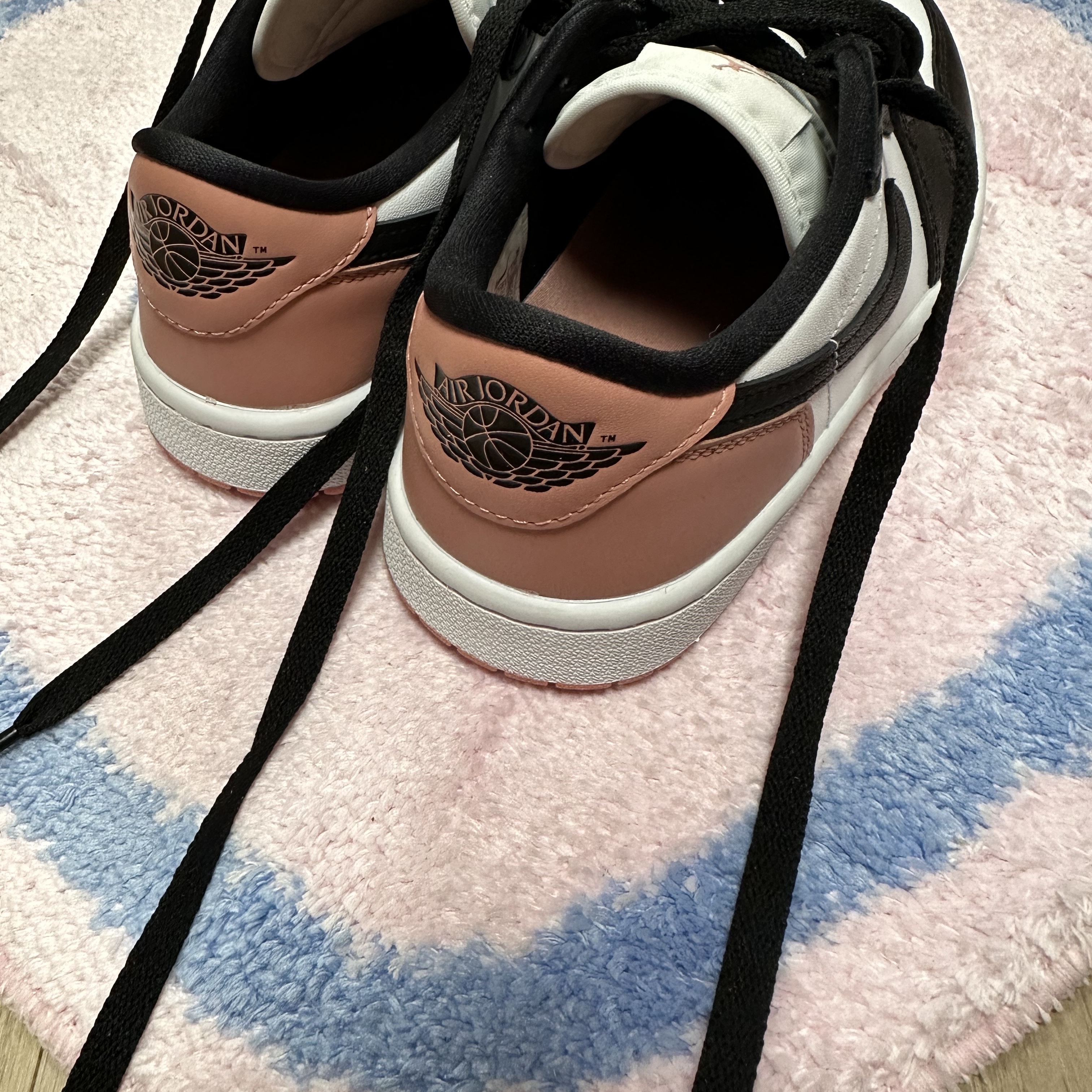 Jordan 1 Low Golf Rust Pink 착용 스타일 - 3