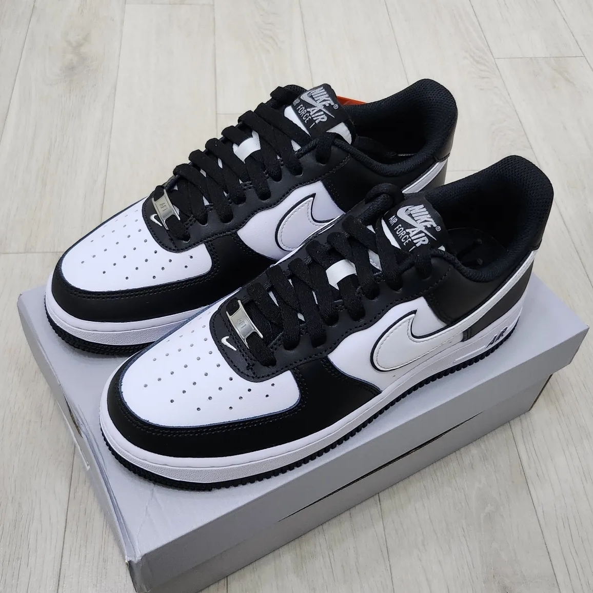Nike Air Force 1 '07 Black White 착용 스타일 - 2