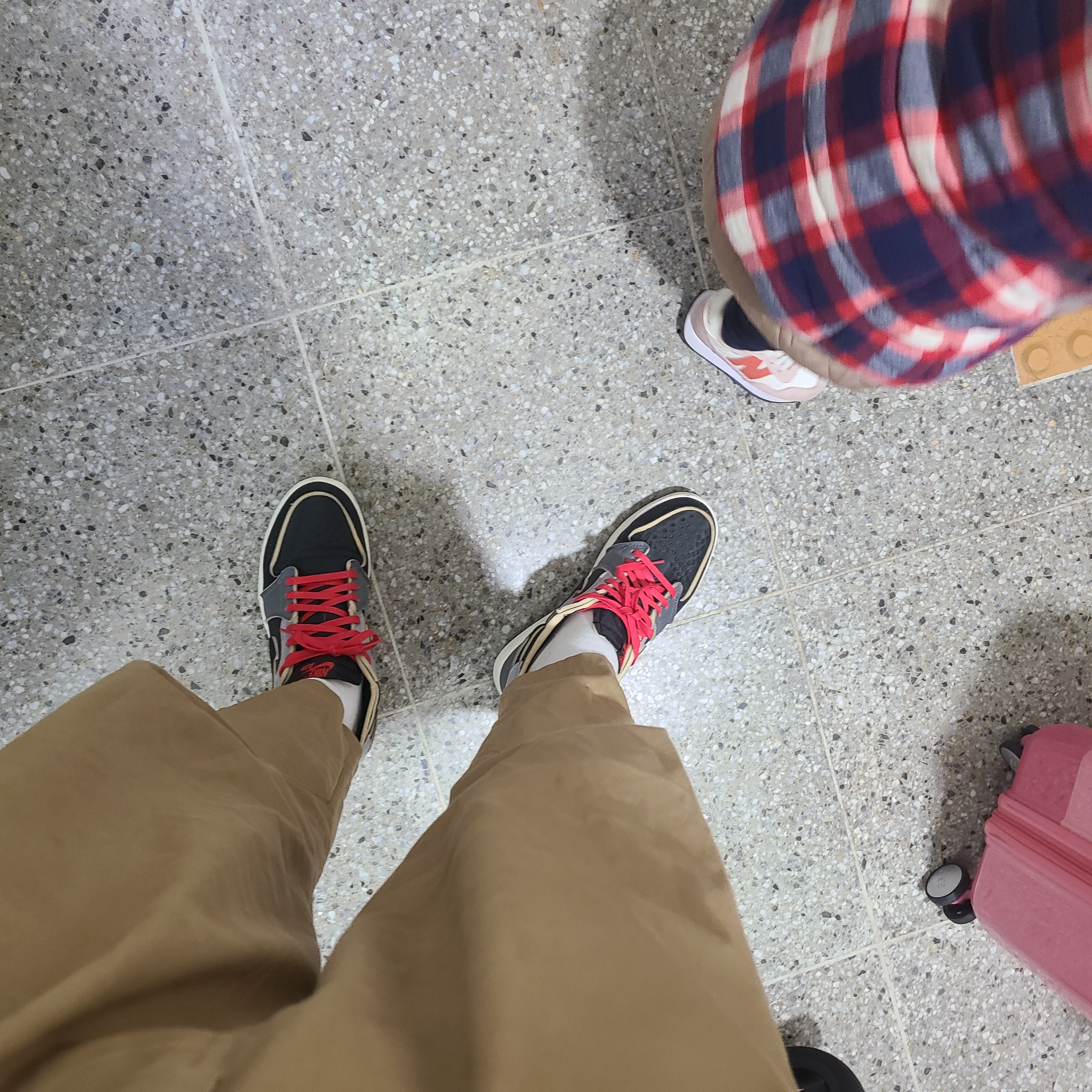 Jordan 1 Retro Low OG EX Black and Smoke Grey 착용 스타일