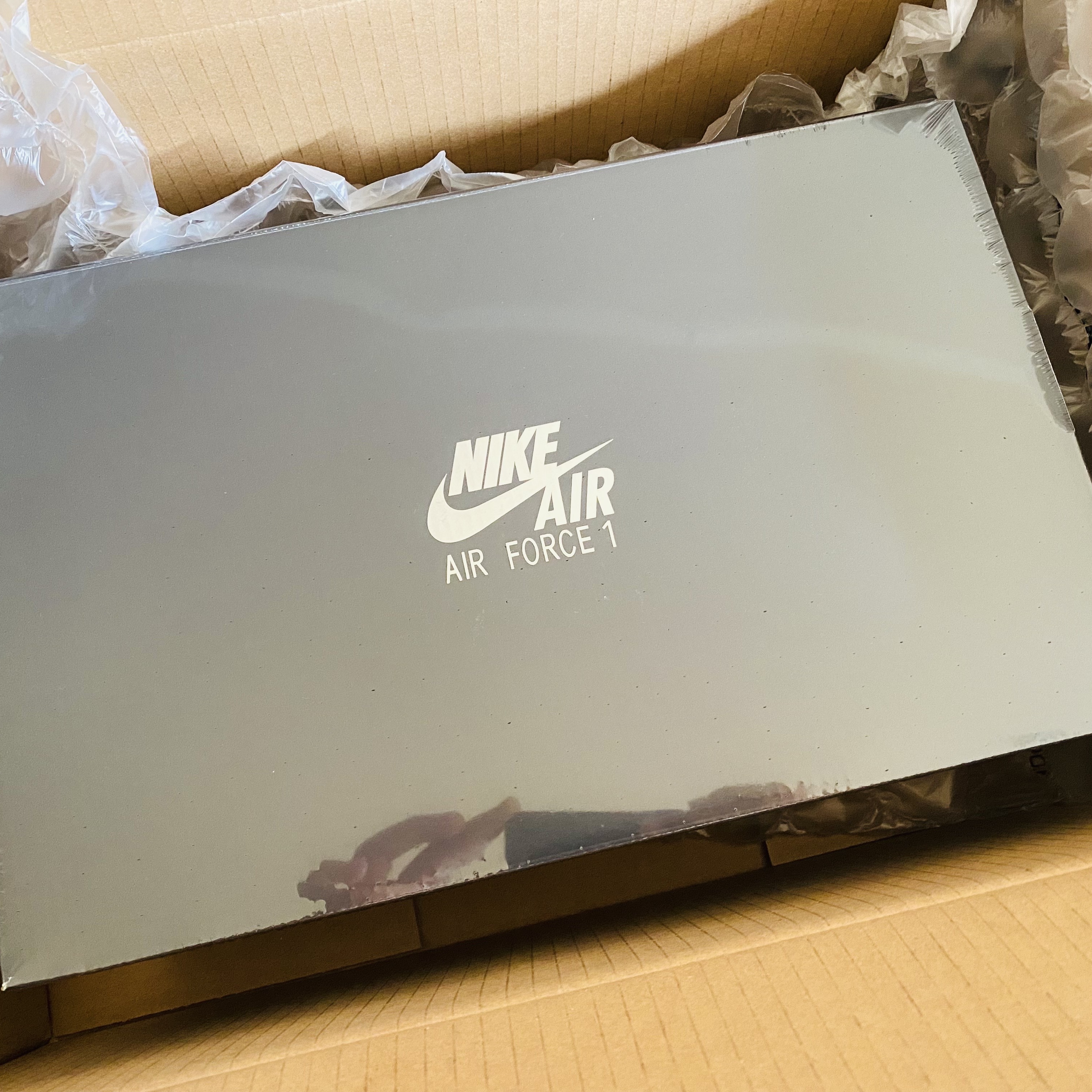 Nike Air Force 1 '07 LV8 Athletic Club Black Dark Sulfur 착용 스타일 - 1