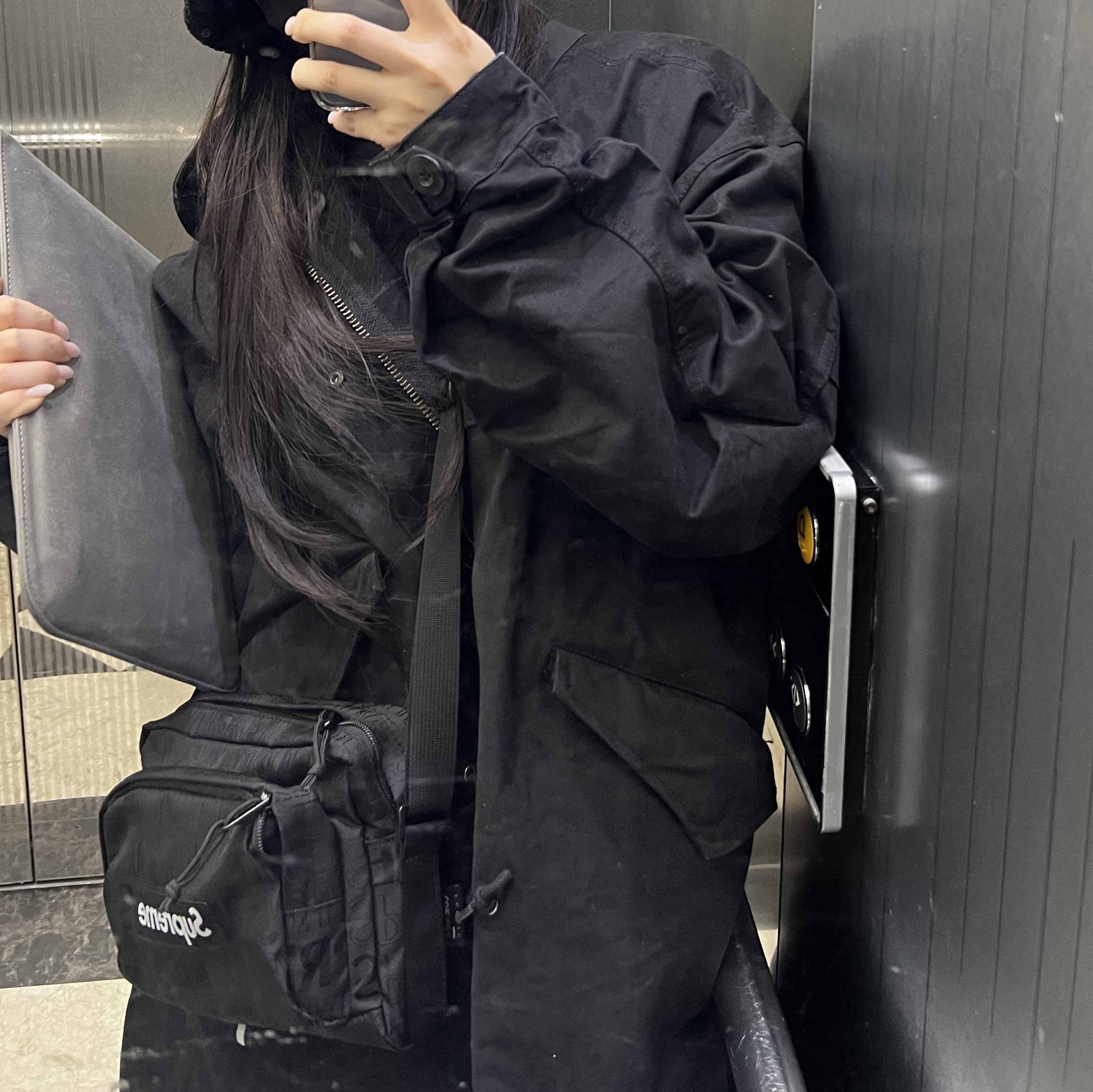 Supreme Shoulder Bag Black - 19SS 착용 스타일 - 1