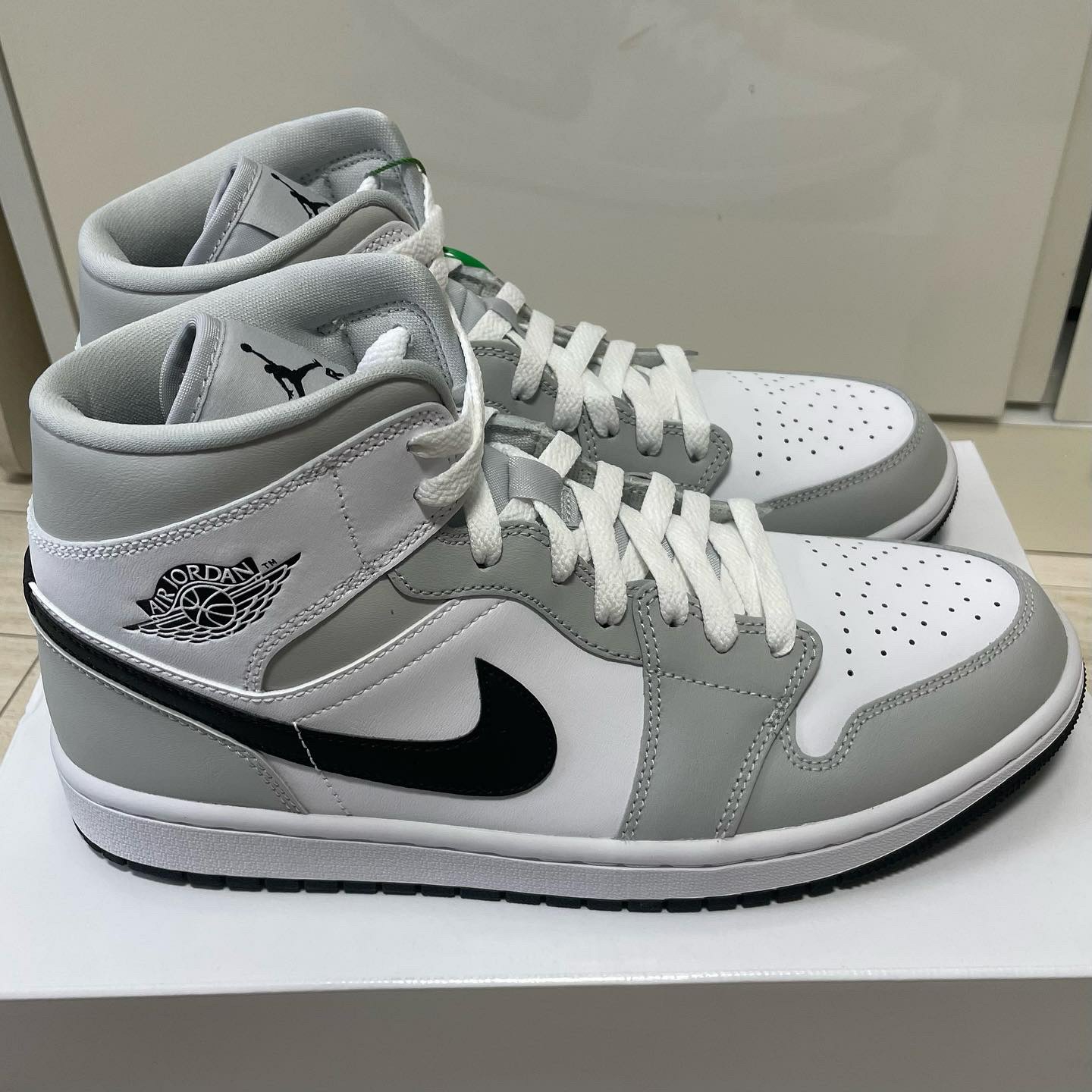 (W) Jordan 1 Mid Grey Fog 착용 스타일 - 3