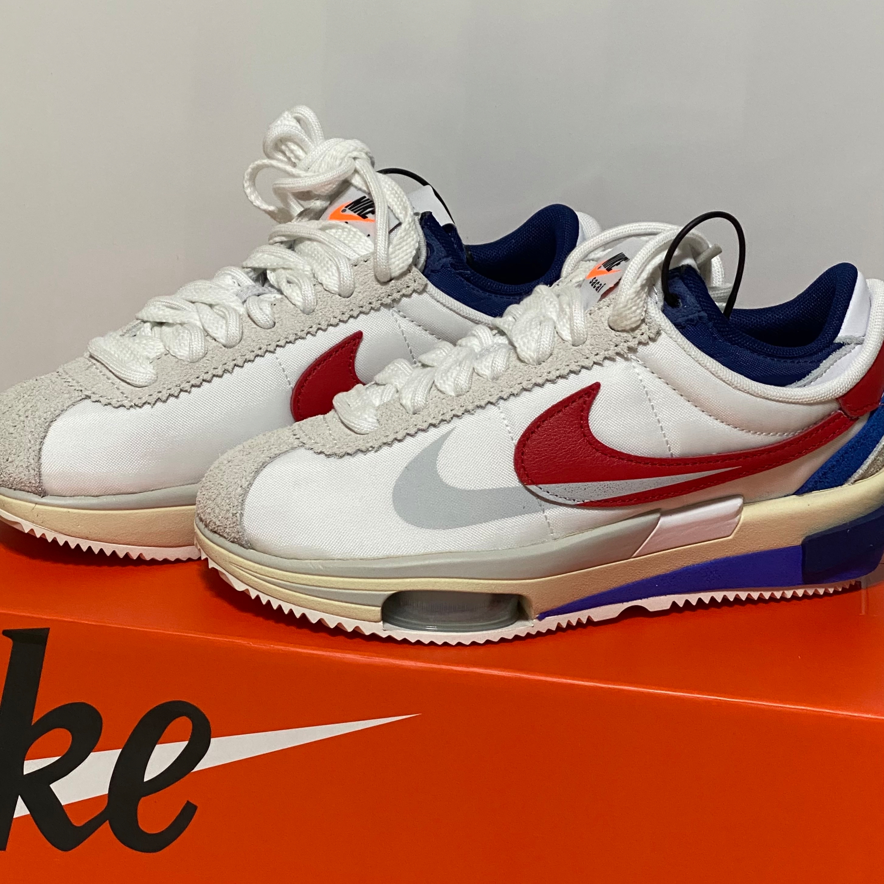 Nike x Sacai Zoom Cortez SP White and University Red 착용 스타일