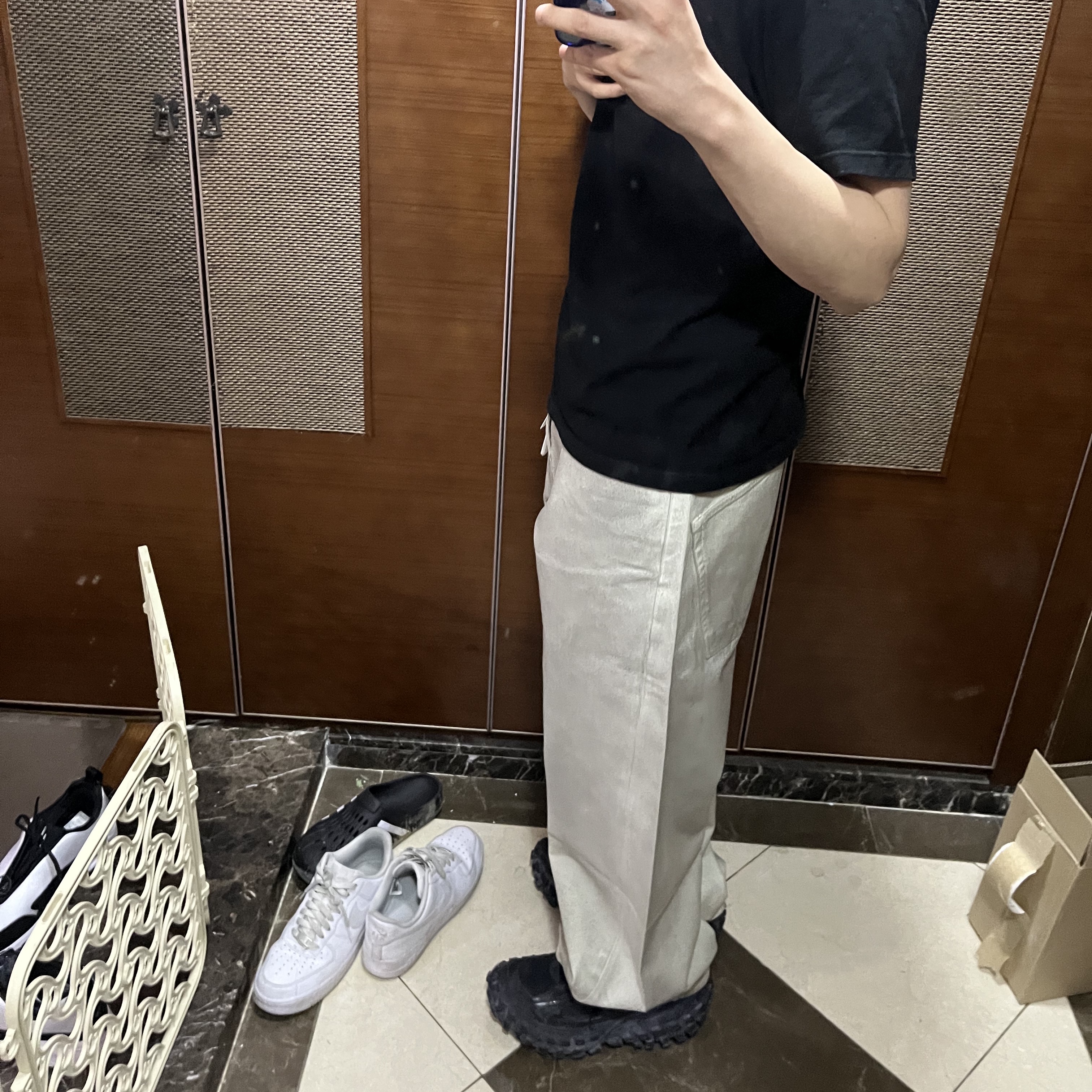Balenciaga Defender Sneakers Black 착용 스타일