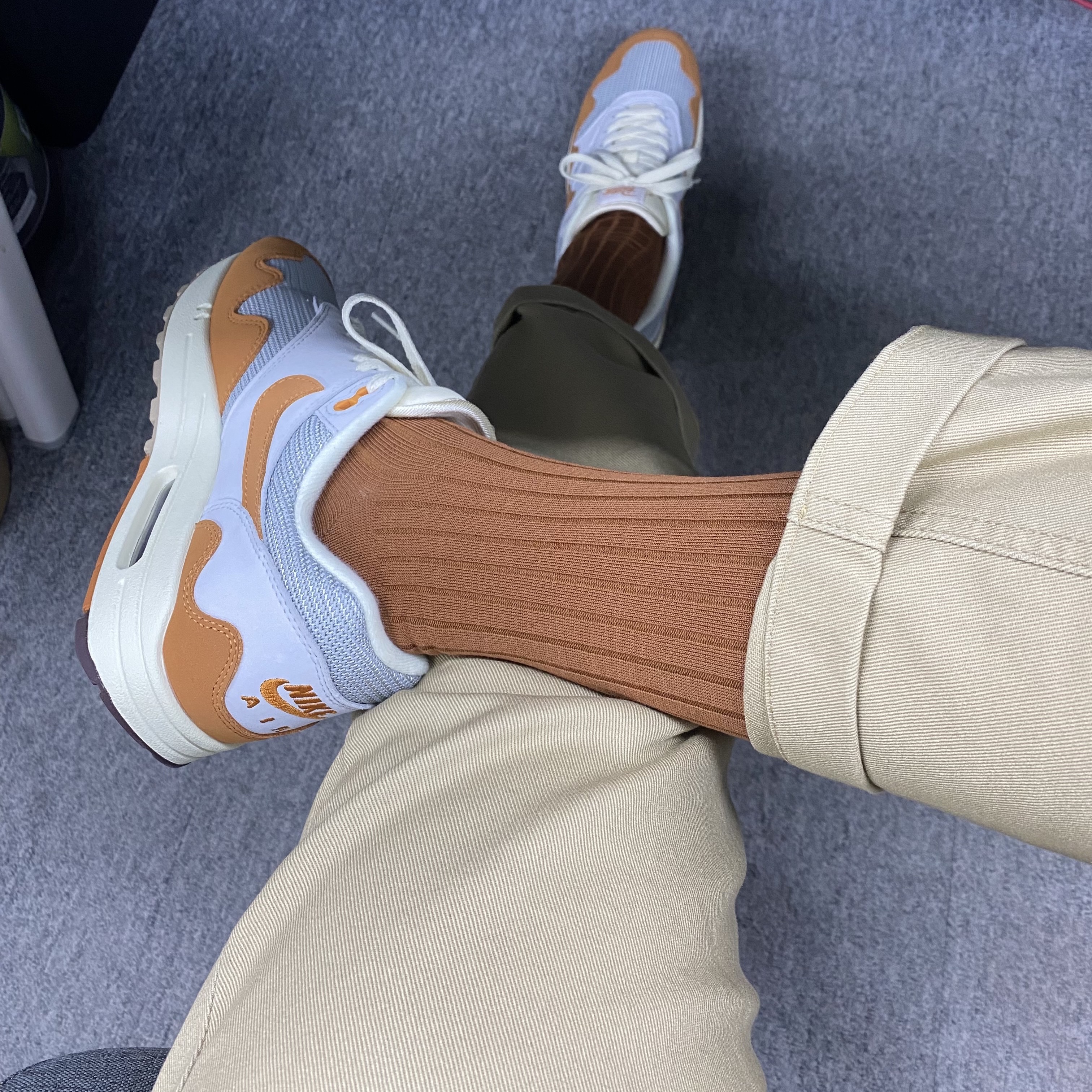 Nike x Patta Air Max 1 Monarch 착용 스타일