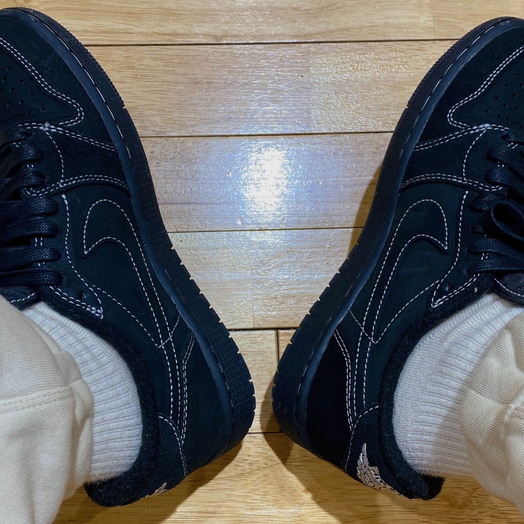 Jordan 1 x Travis Scott Retro Low OG SP Black Phantom 착용 스타일 - 2