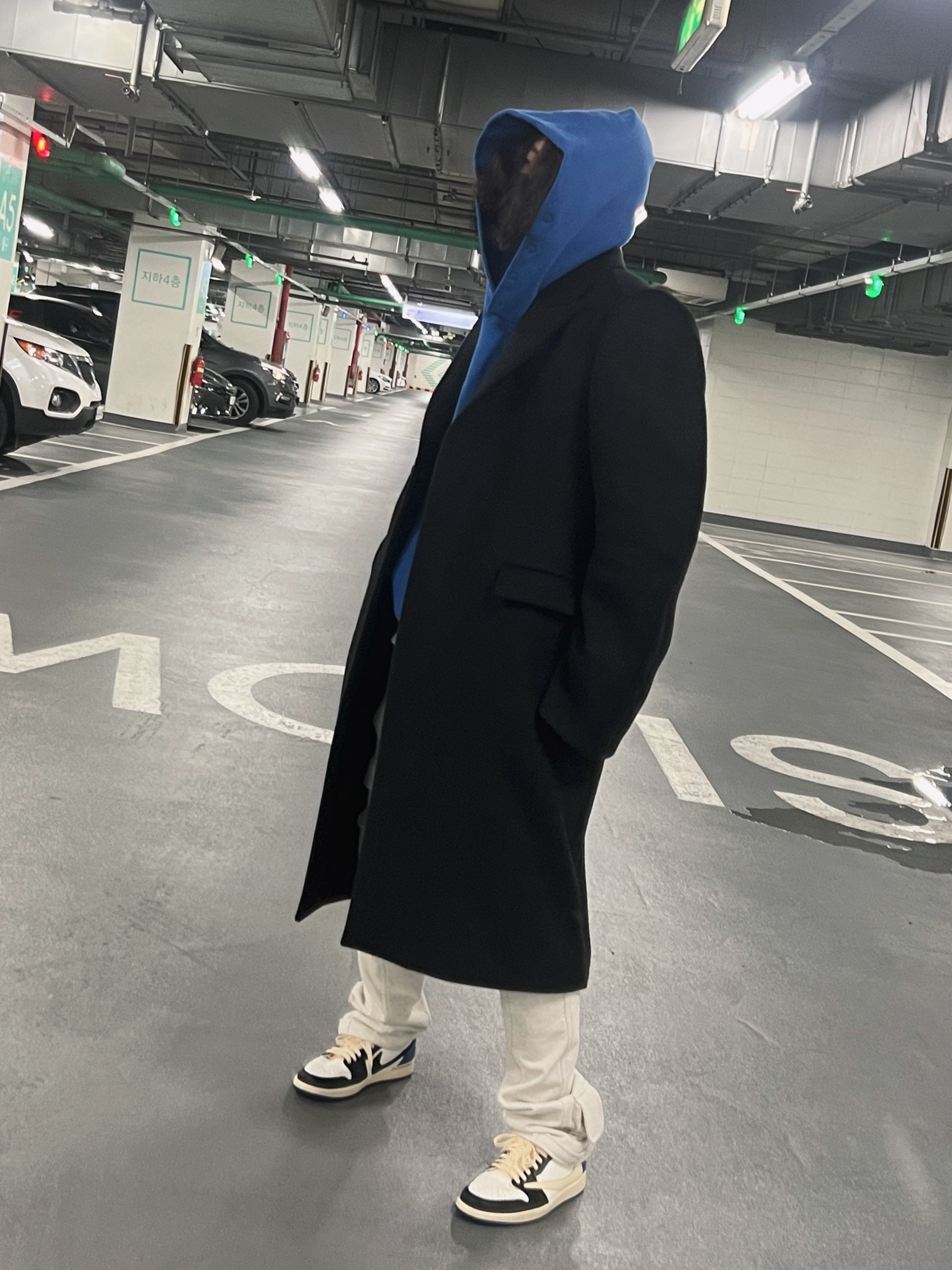 Jordan 1 x Travis Scott x Fragment Retro Low OG SP Military Blue, Grailz Geometry Hoodie Azzuri Blue 착용 스타일 - 1