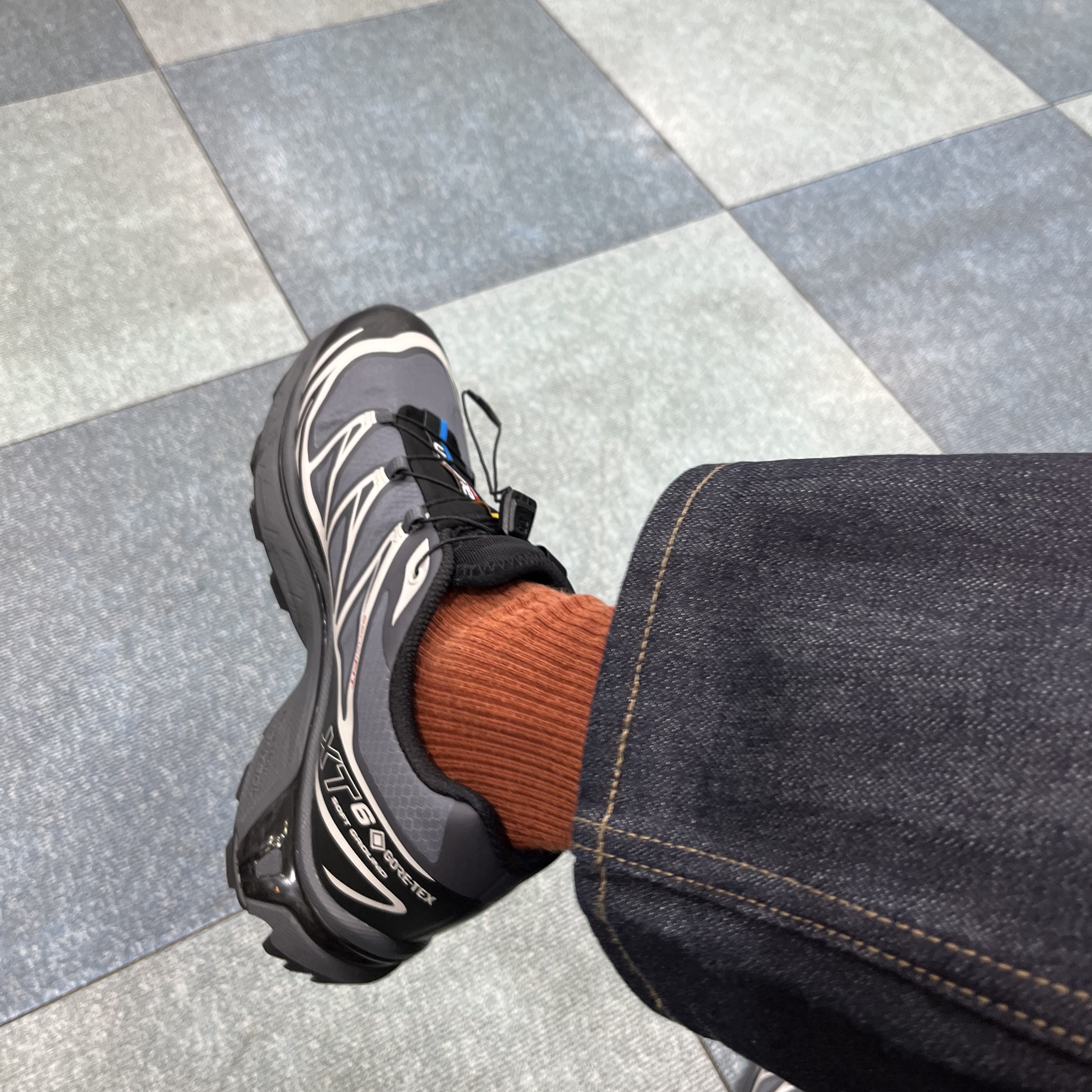 Salomon XT-6 Gore-Tex Black Ebony 착용 스타일 - 1