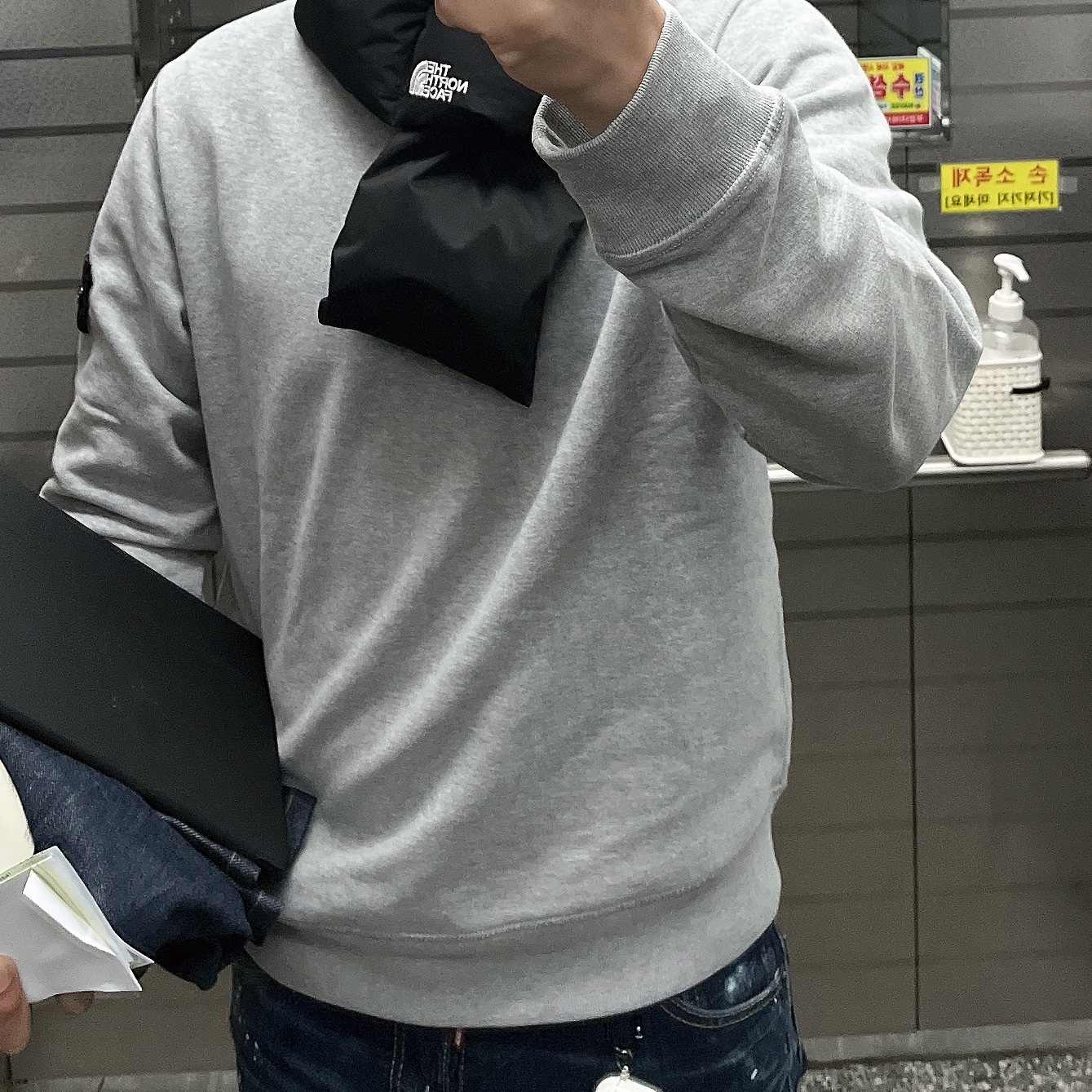 Stone Island 63020 Crewneck Sweatshirt Melange Grey - 21FW 착용 스타일
