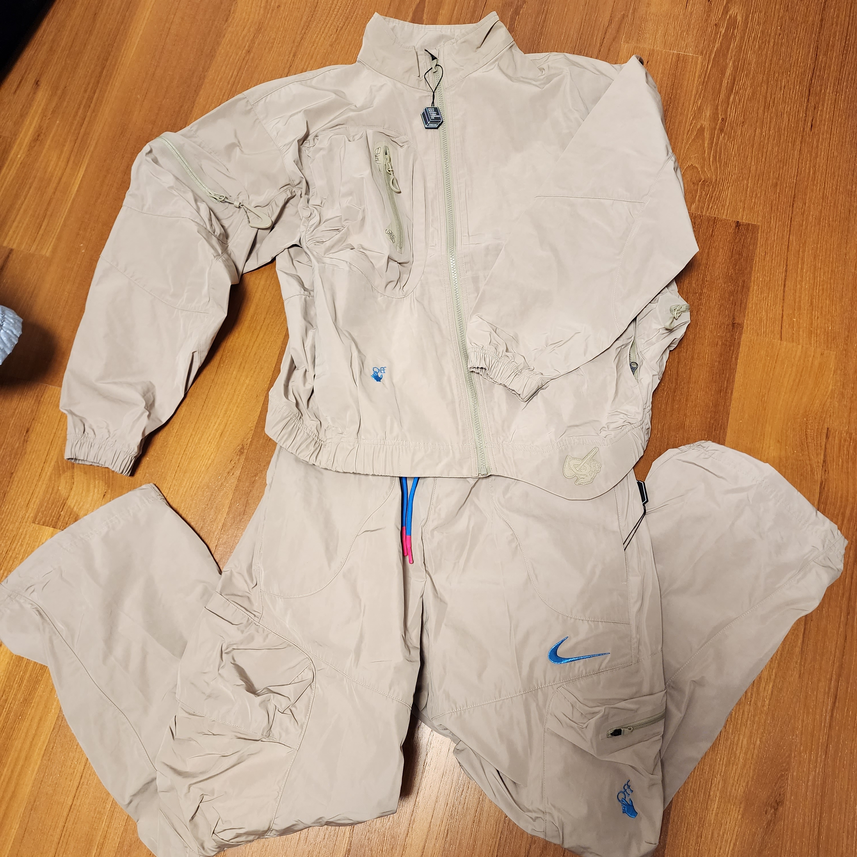 Nike x Off-White NRG Track Suit Khaki - Asia 착용 스타일 - 1