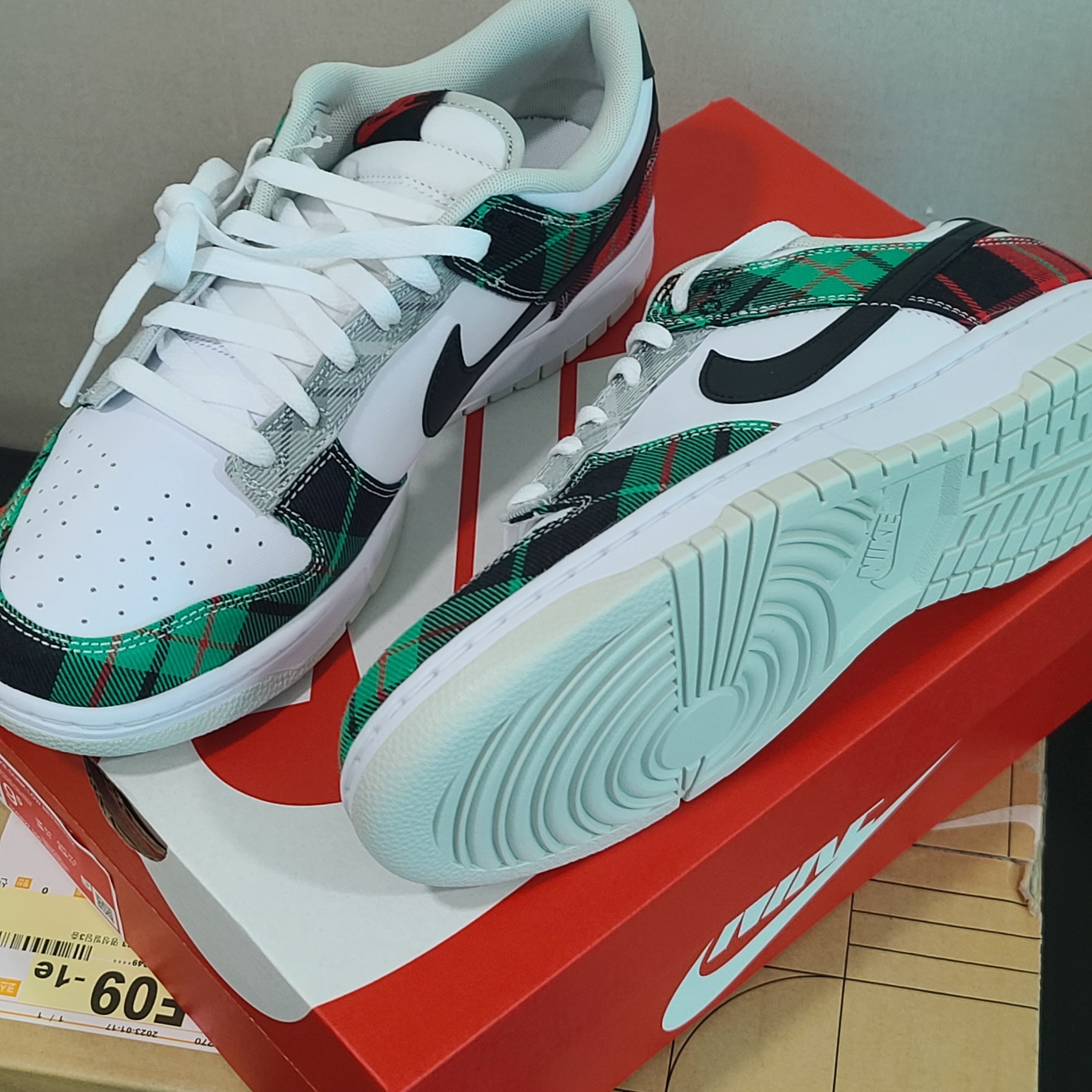 Nike Dunk Low Retro PRM White and Black 착용 스타일 - 4