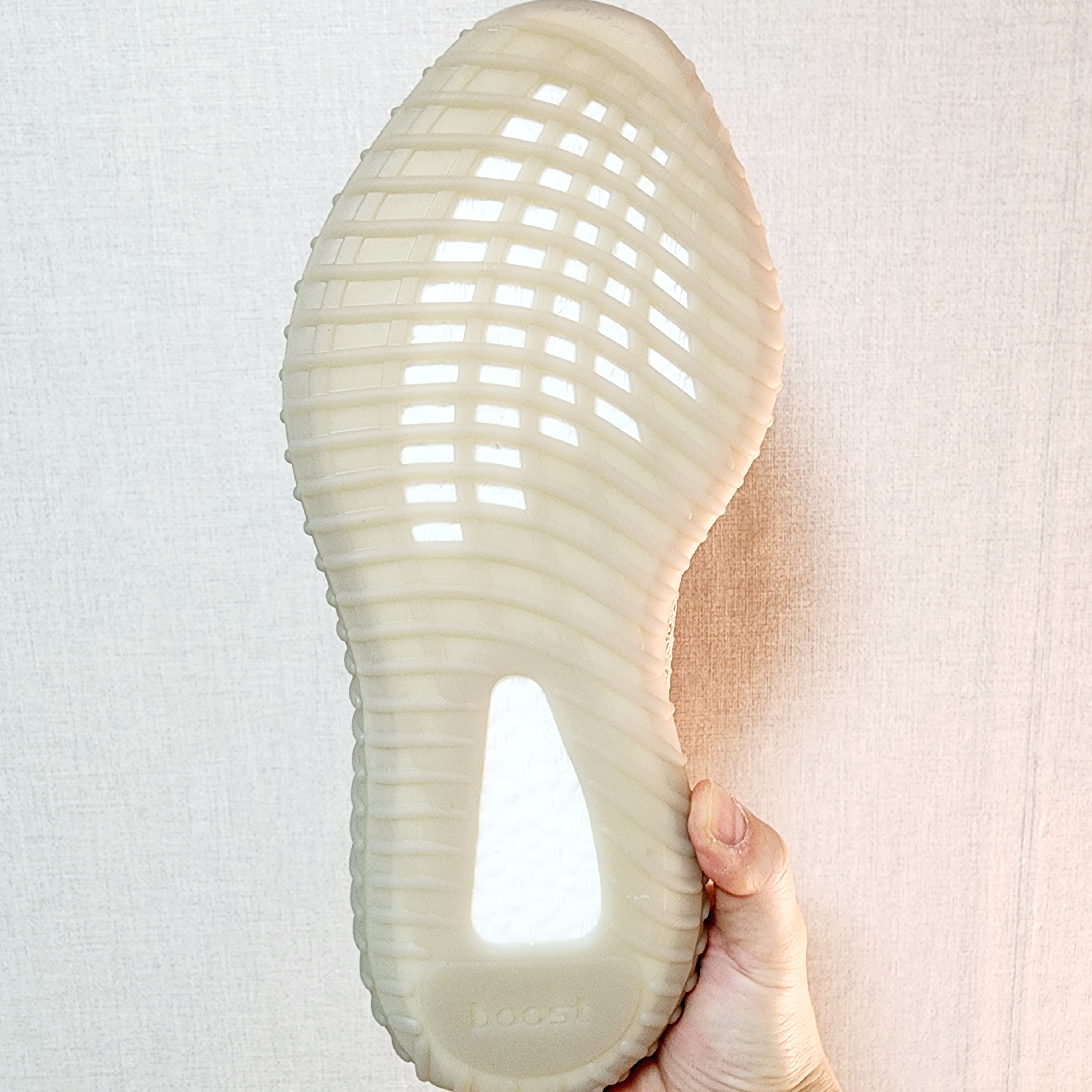 Adidas Yeezy Boost 350 V2 Slate Core Black 2022/2023 착용 스타일 - 4