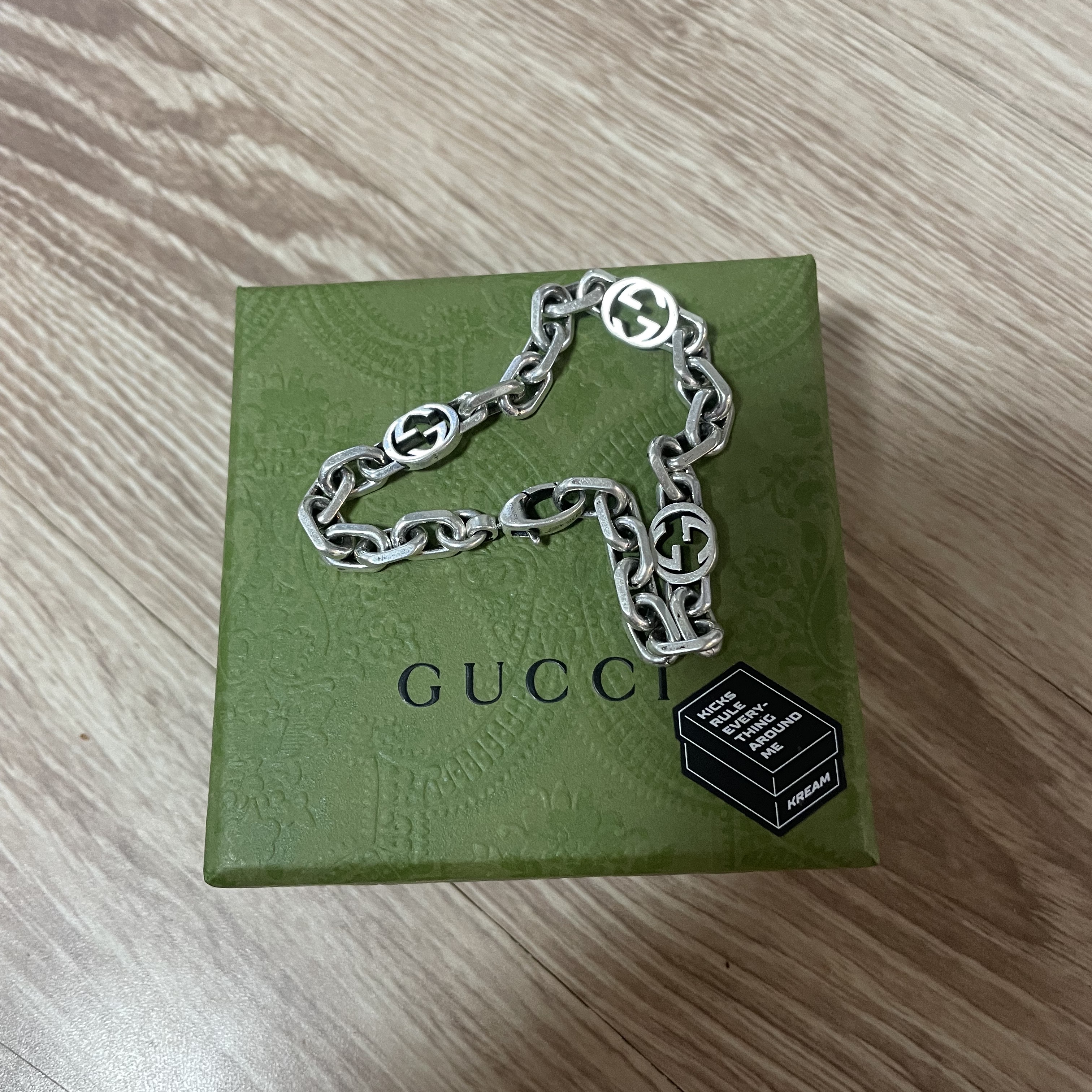 Gucci Interlocking G Bracelet Silver 착용 스타일