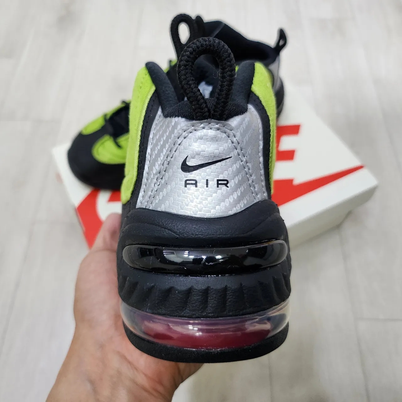 Nike x Stussy Air Penny II Vivid Green and Black 착용 스타일 - 3