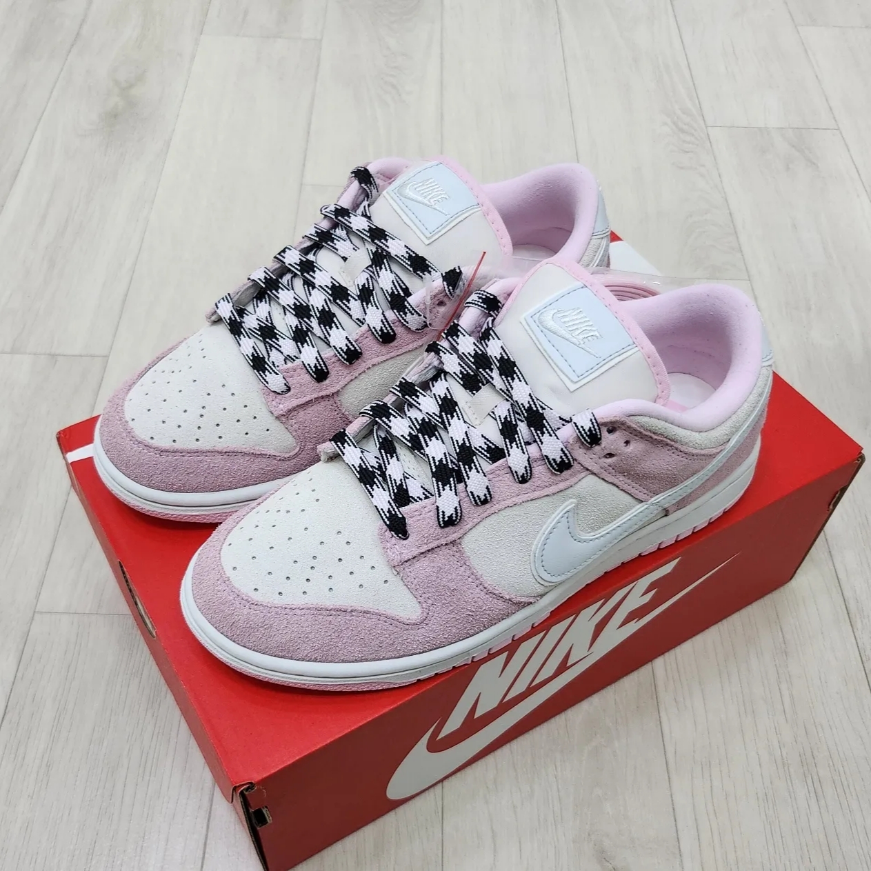 (W) Nike Dunk Low LX Pink Foam 착용 스타일 - 2