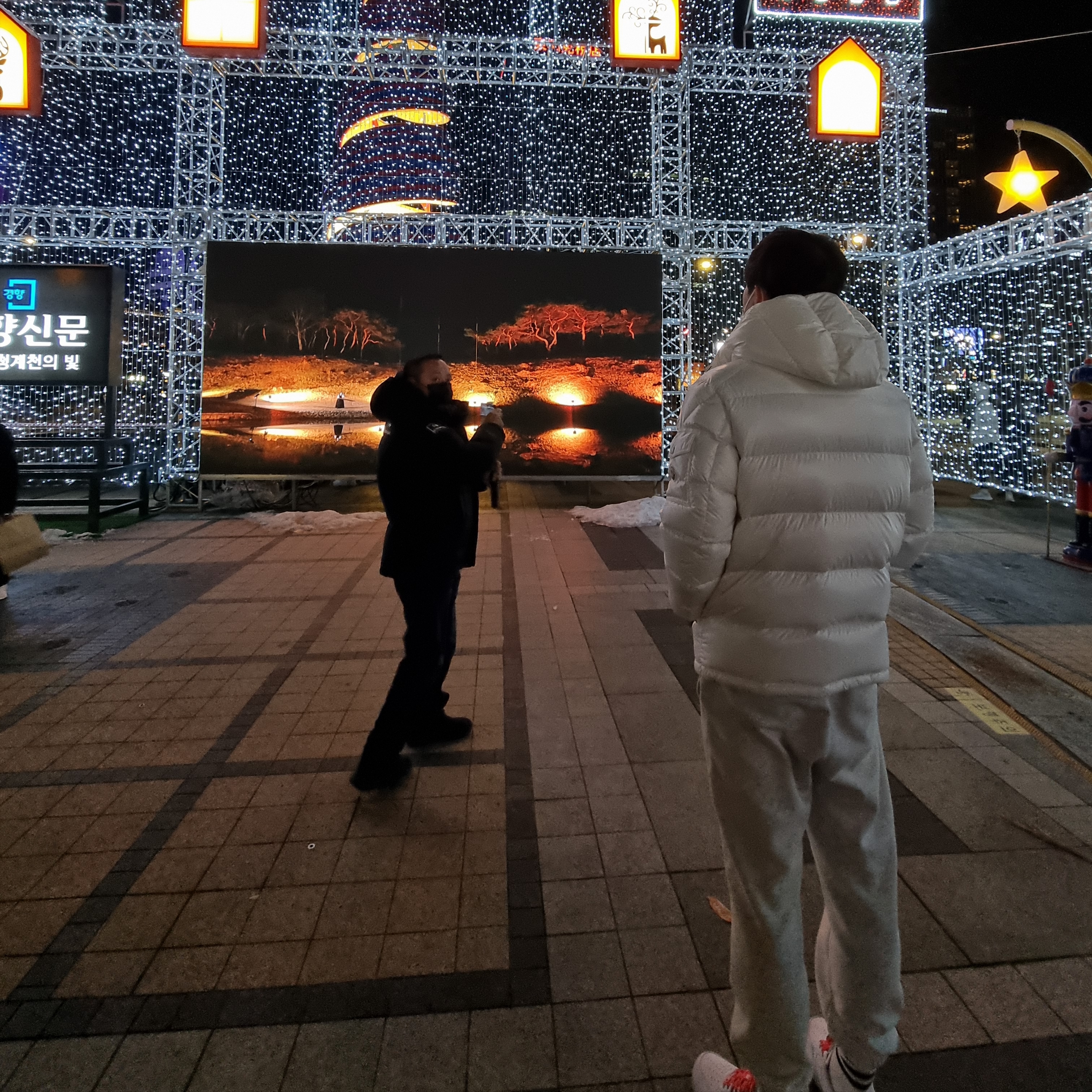 Nike x Supreme Air Force 1 Low White, Moncler Maya Short Down Jacket Black - 21FW 착용 스타일 - 2