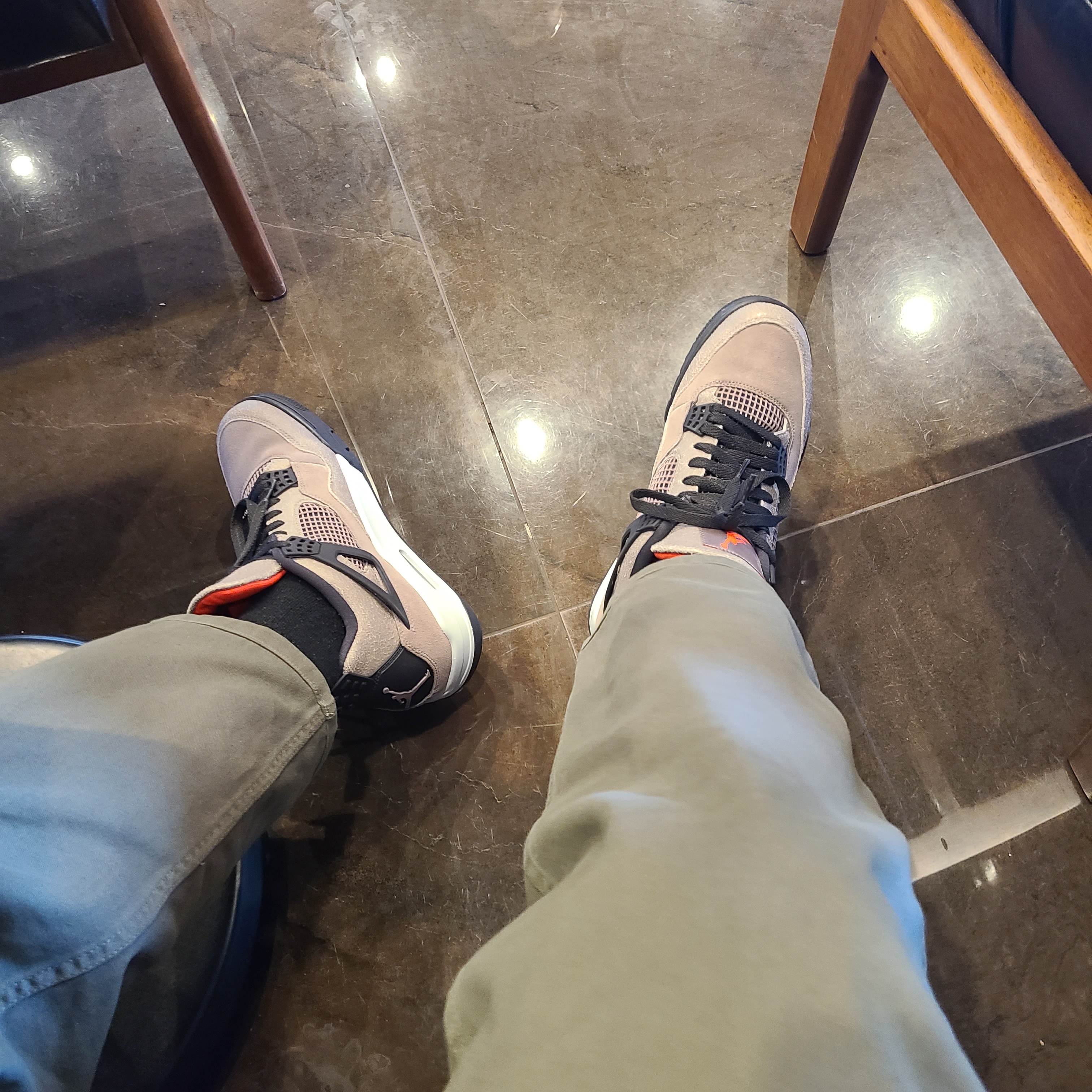 Jordan 4 Retro Taupe Haze 착용 스타일