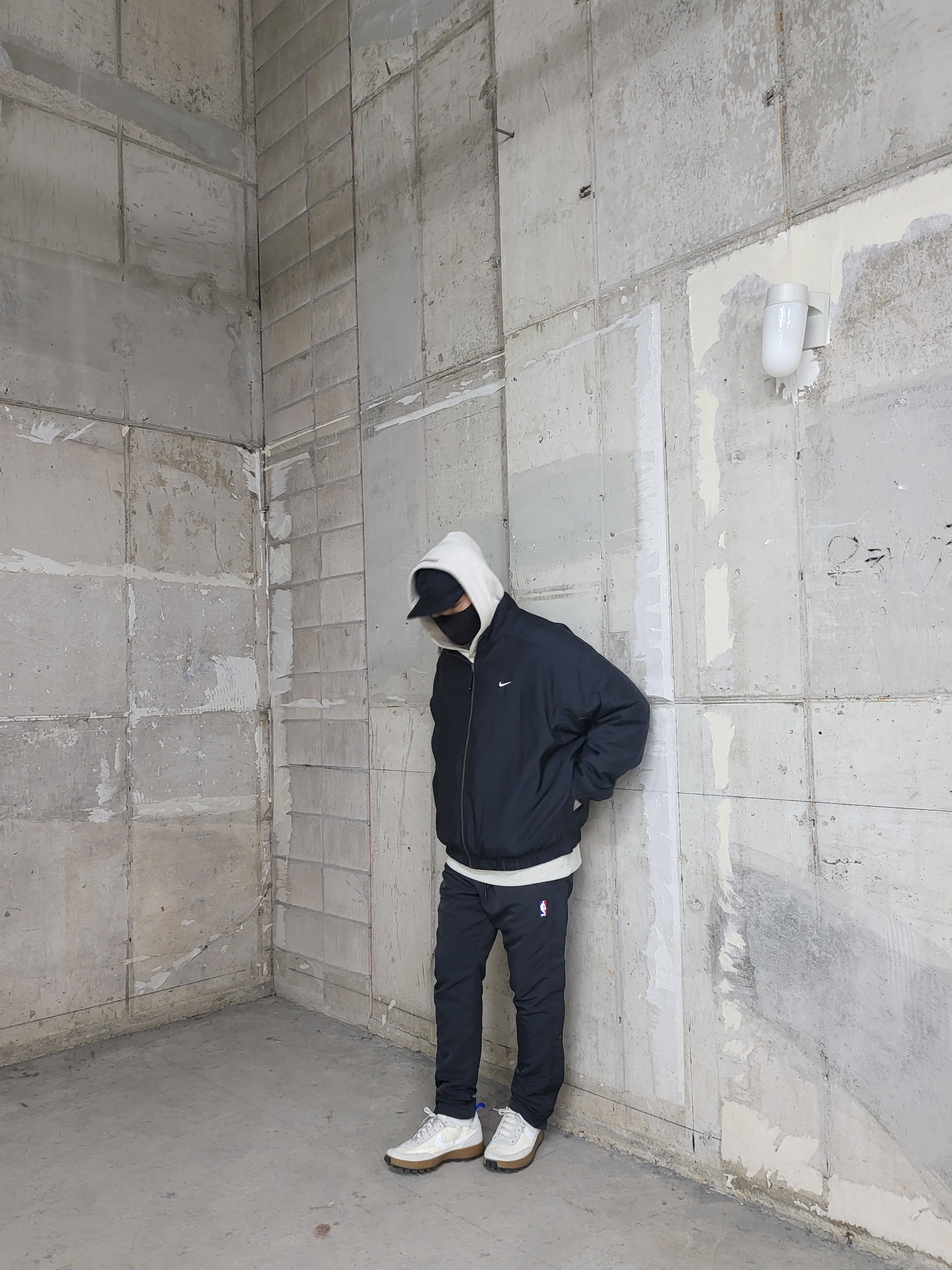 Essentials 3D Silicon Applique Pullover Hoodie Oatmeal/Oatmeal Heather/Light Heather Oatmeal 2020, Nike NRG Solo Swoosh Satin Bomber Jacket Black Kumquat - US/EU 착용 스타일 - 2