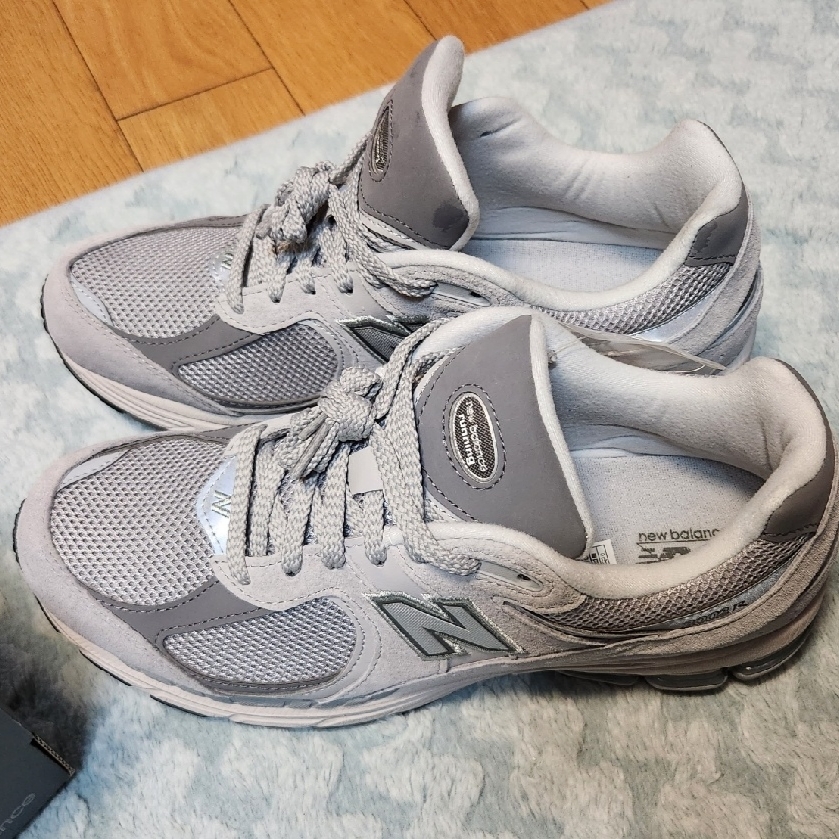 New Balance 2002R T2 Gray 착용 스타일 - 1