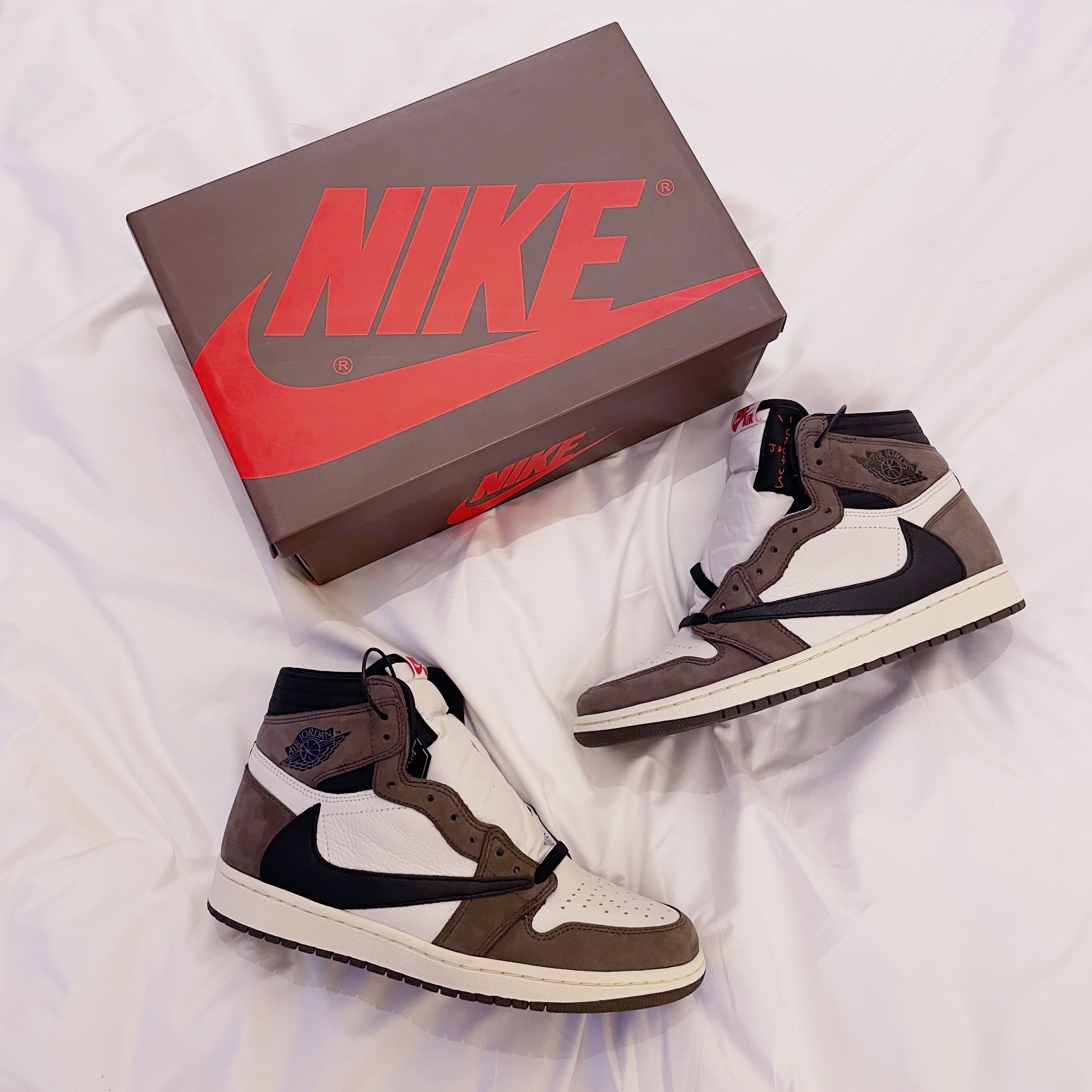 Jordan 1 x Travis Scott Retro High OG SP Mocha 착용 스타일