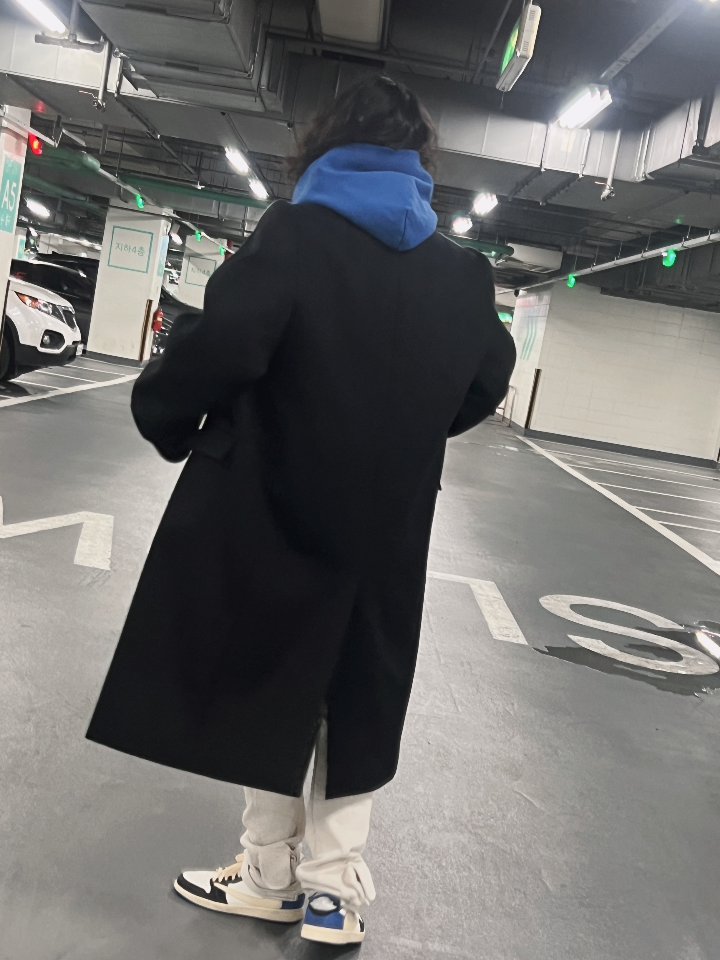 Jordan 1 x Travis Scott x Fragment Retro Low OG SP Military Blue, Grailz Geometry Hoodie Azzuri Blue 착용 스타일 - 2