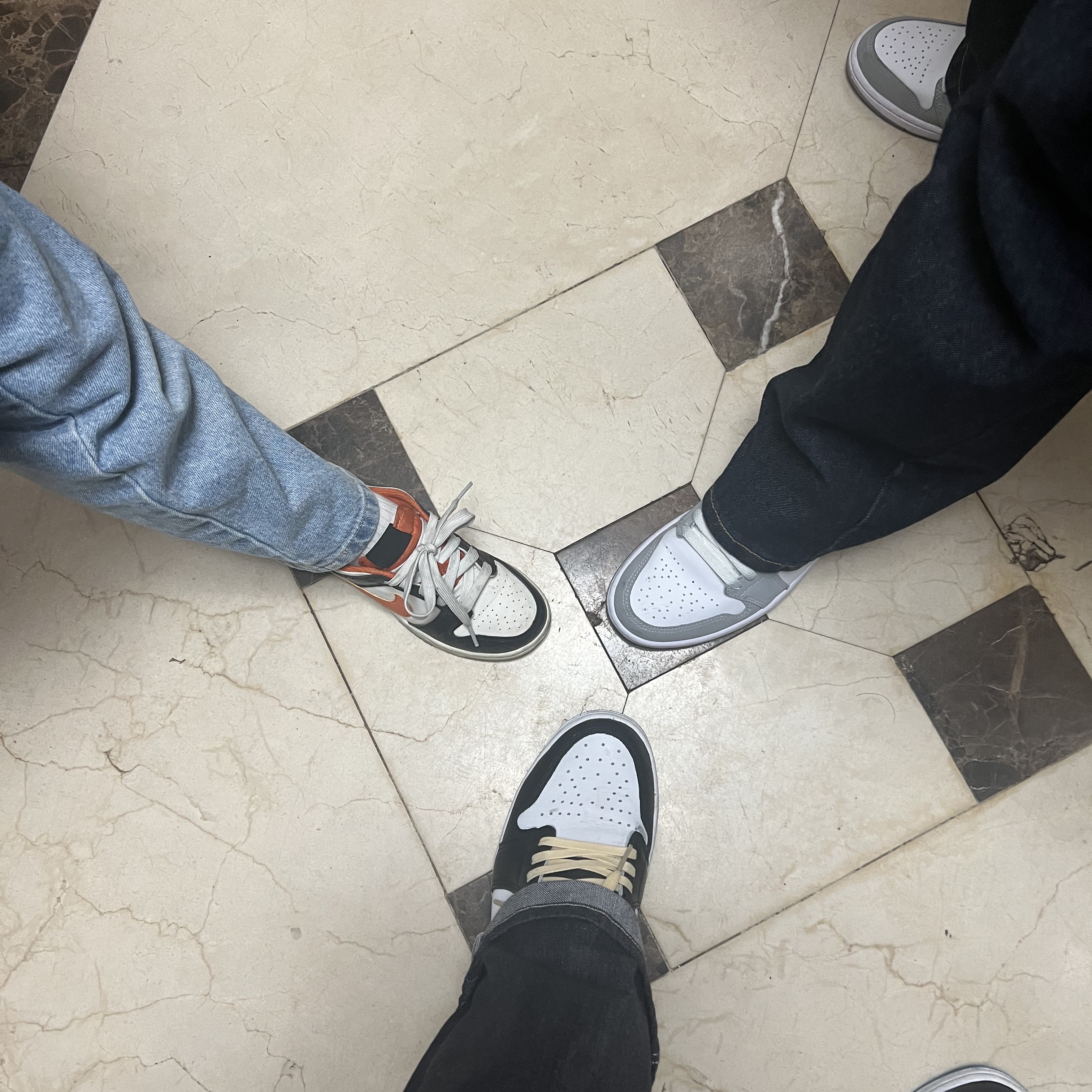 (W) Jordan 1 Low White Wolf Grey, (PS) Nike Dunk Low PRM Halloween 착용 스타일