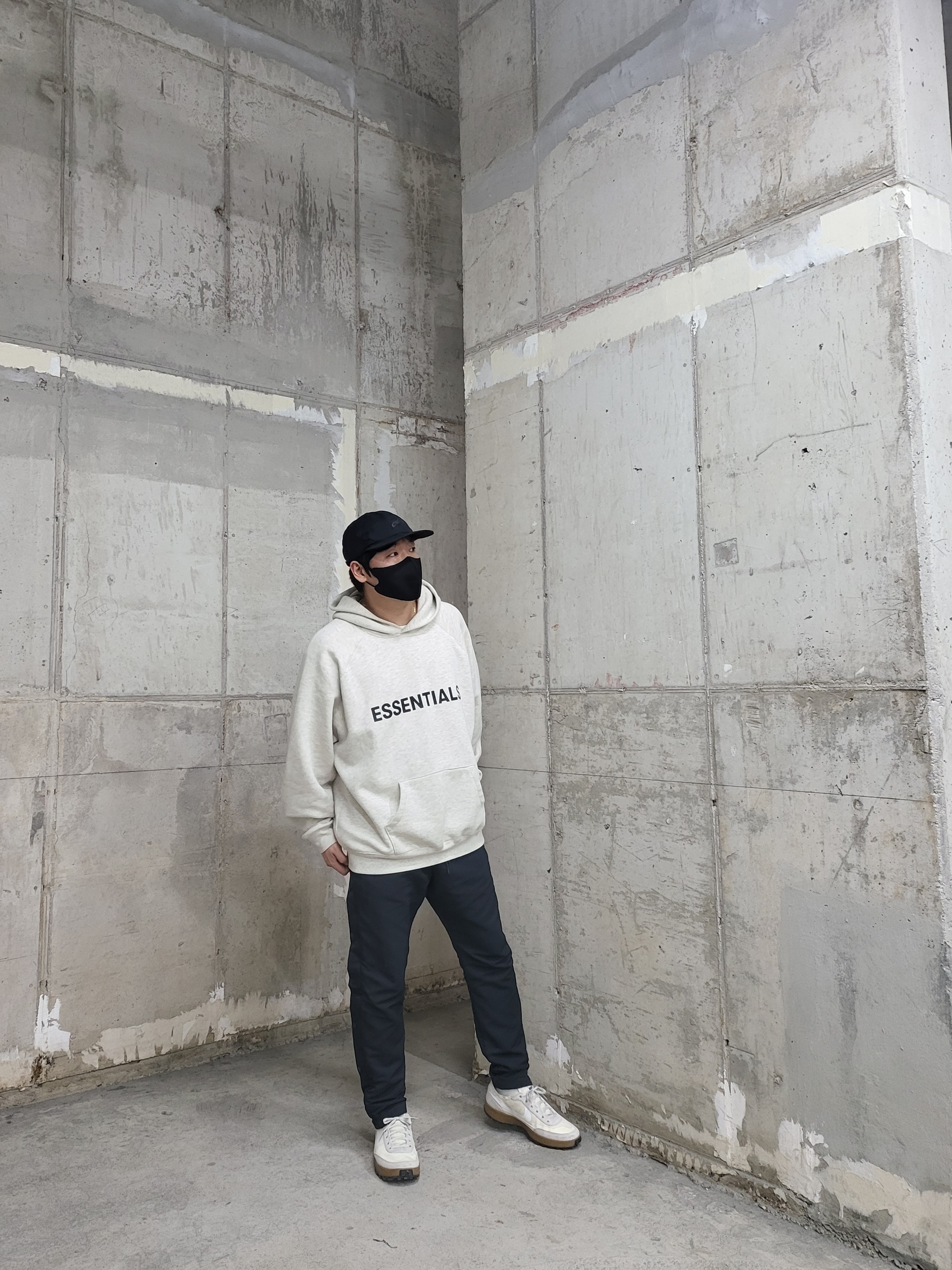 Essentials 3D Silicon Applique Pullover Hoodie Oatmeal/Oatmeal Heather/Light Heather Oatmeal 2020, Nike NRG Solo Swoosh Satin Bomber Jacket Black Kumquat - US/EU 착용 스타일 - 1