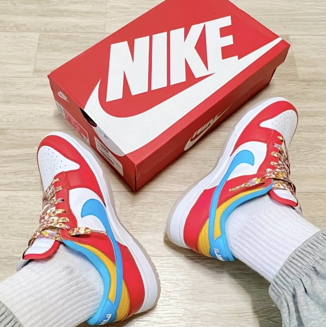 Nike x LeBron James x Fruity Pebbles Dunk Low QS Habanero Red 착용 스타일 - 1